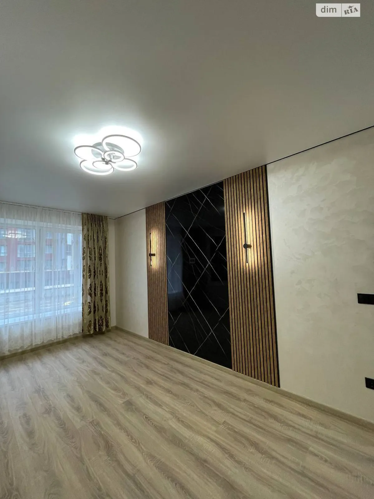 Продается 1-комнатная квартира 43.5 кв. м в Ивано-Франковске, ул. Княгинин - фото 1