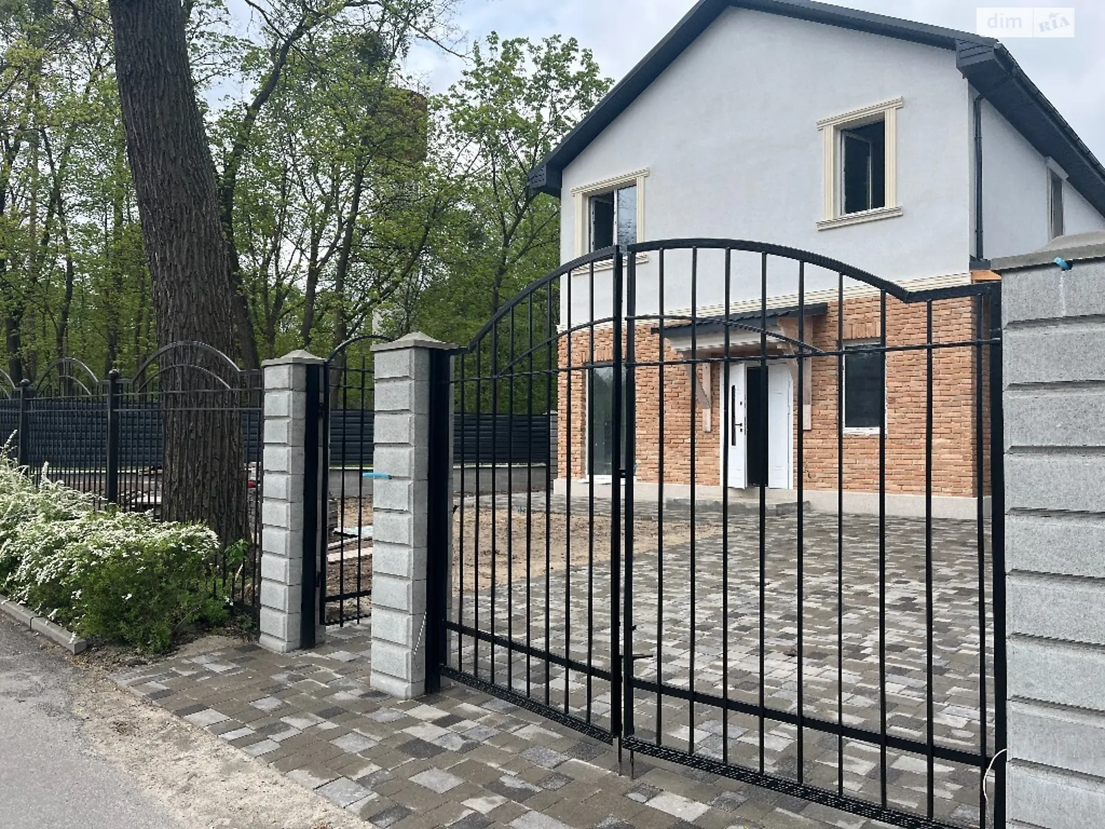 Продается дом на 2 этажа 160 кв. м с камином, цена: 230000 $ - фото 1