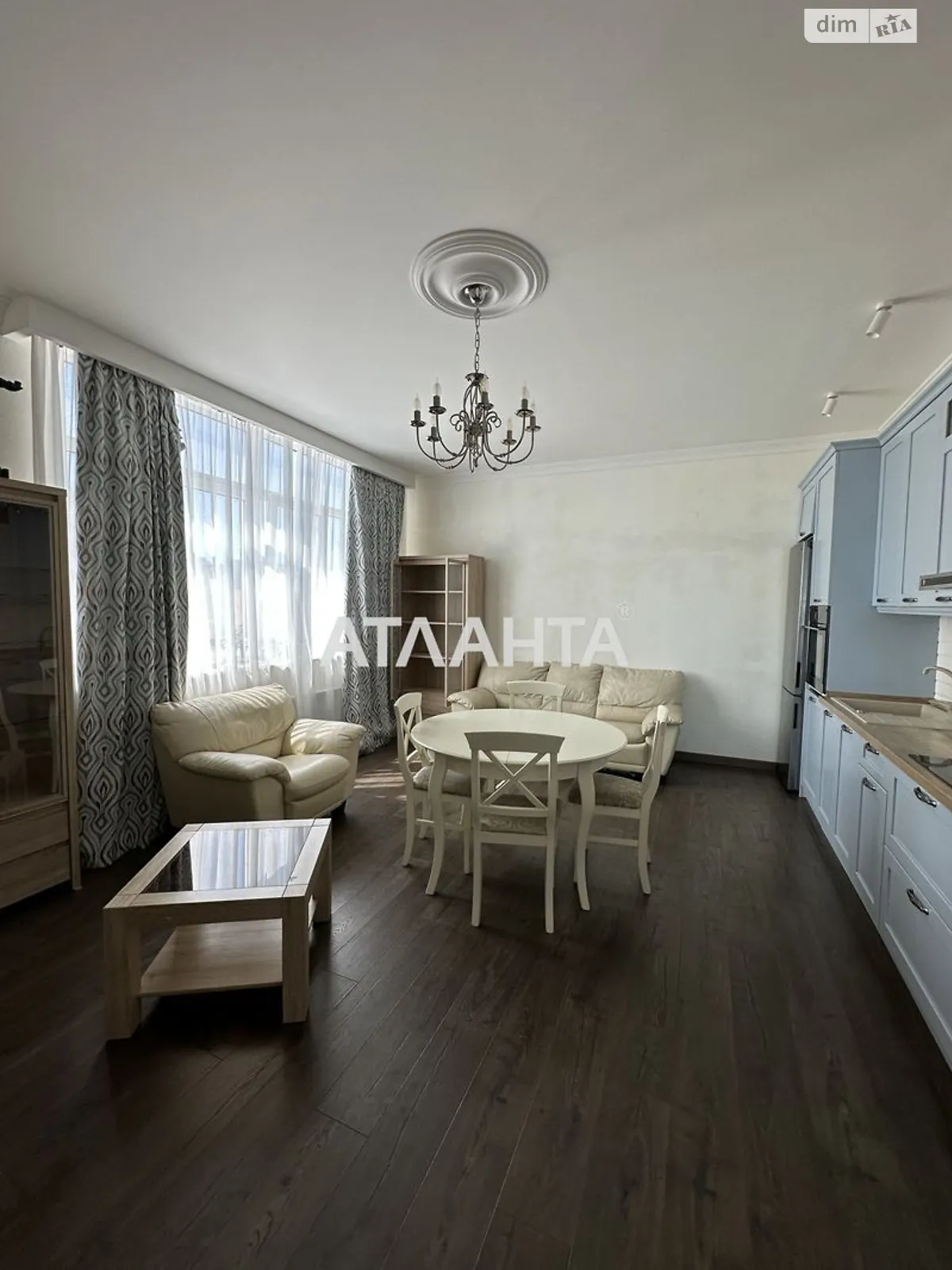 Продается 2-комнатная квартира 83.3 кв. м в Одессе, бул. Французский, 262