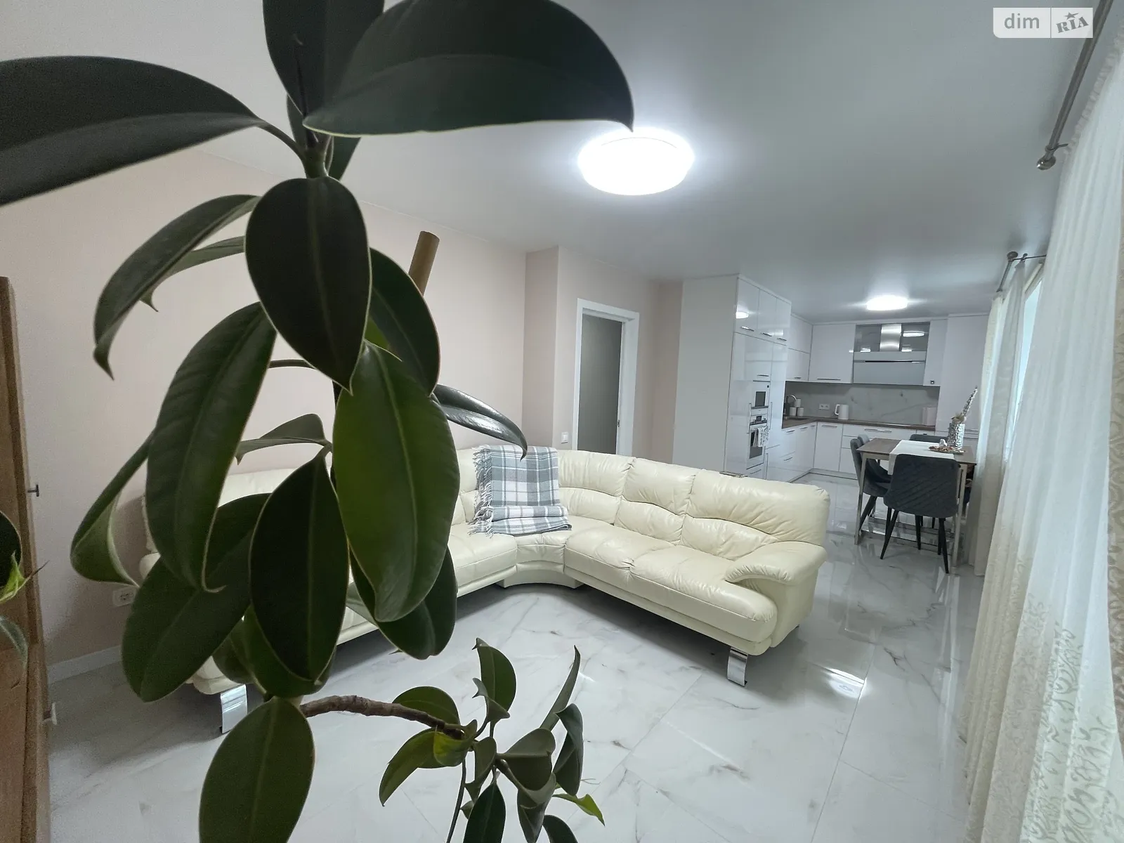 2-кімнатна квартира 91.9 кв. м у Тернополі, просп. Злуки - фото 1