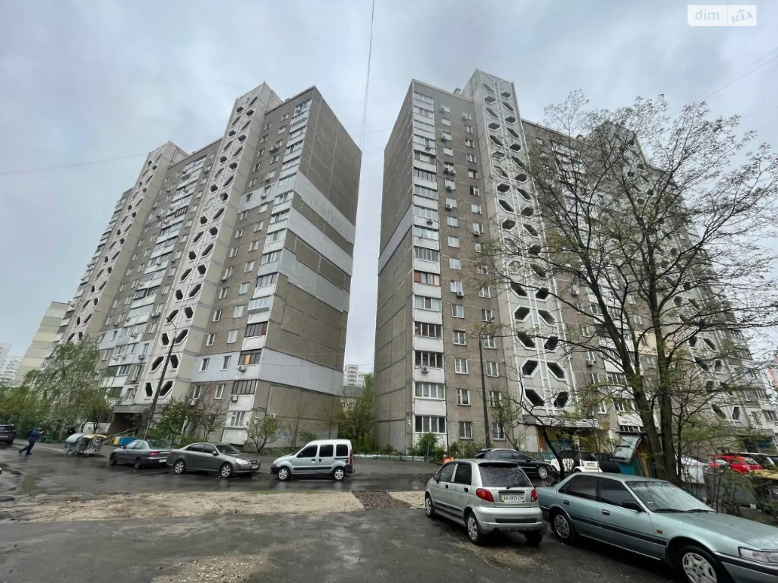 Продается 3-комнатная квартира 74 кв. м в Киеве, ул. Александра Мишуги, 3