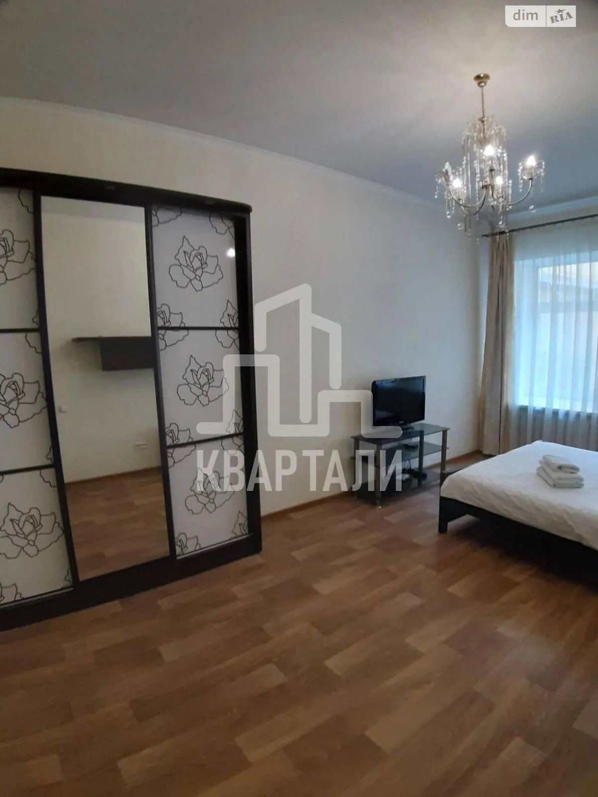 Продается 1-комнатная квартира 37 кв. м в Киеве, ул. Малая Житомирская, 18 - фото 1