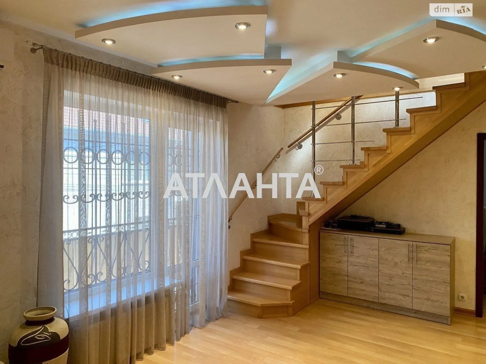 Продается дом на 3 этажа 210 кв. м с балконом, цена: 274600 $ - фото 1