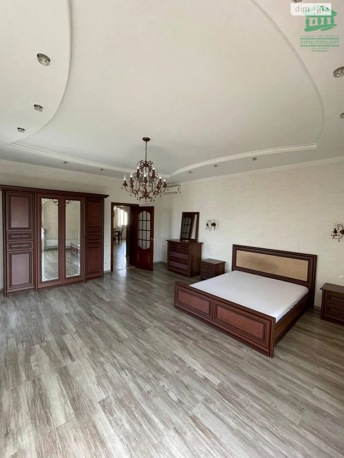 Сдается в аренду 4-комнатная квартира 185.6 кв. м в Одессе, ул. Святослава Караванского(Жуковского) - фото 1