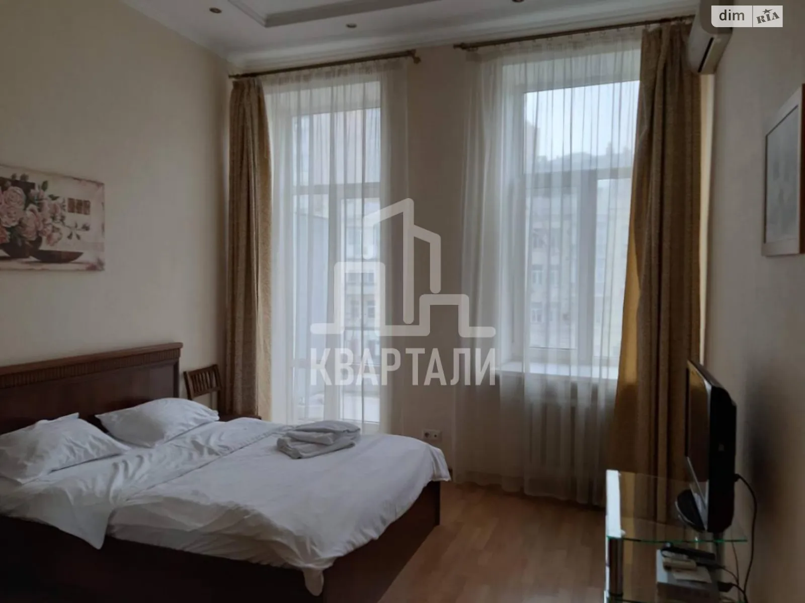 Продается 1-комнатная квартира 35.2 кв. м в Киеве, ул. Бассейная, 12