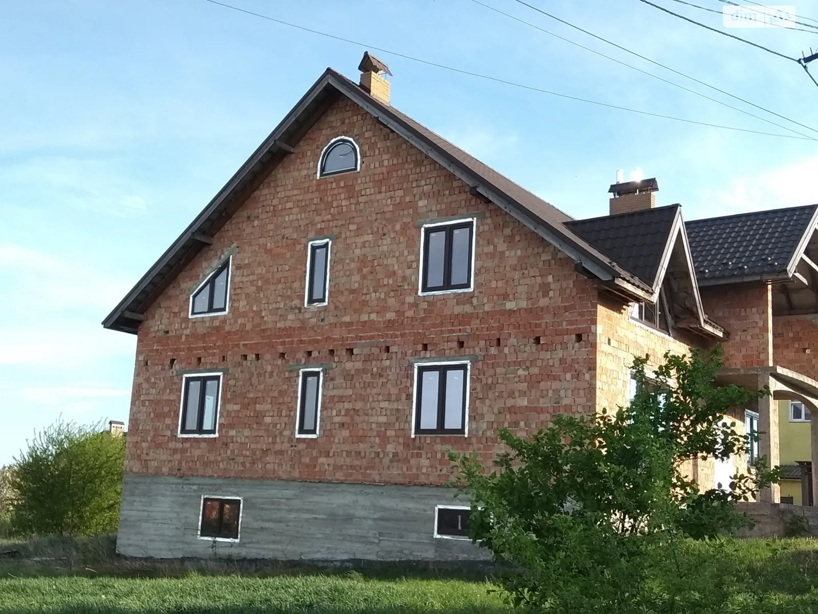 Продается дом на 3 этажа 300 кв. м с участком, цена: 149000 $ - фото 1