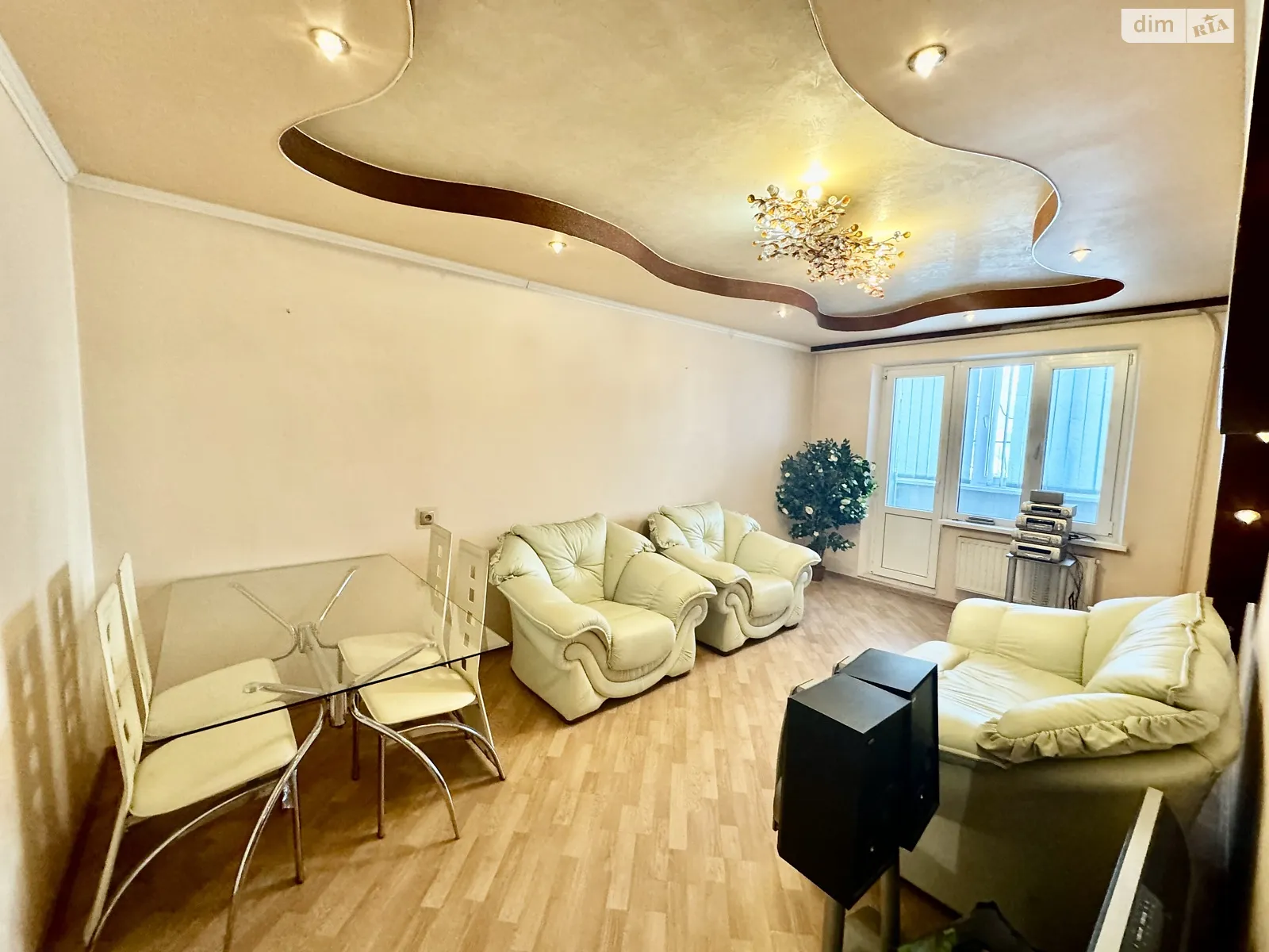 Продается 4-комнатная квартира 89 кв. м в Ивано-Франковске, ул. Ивасюка