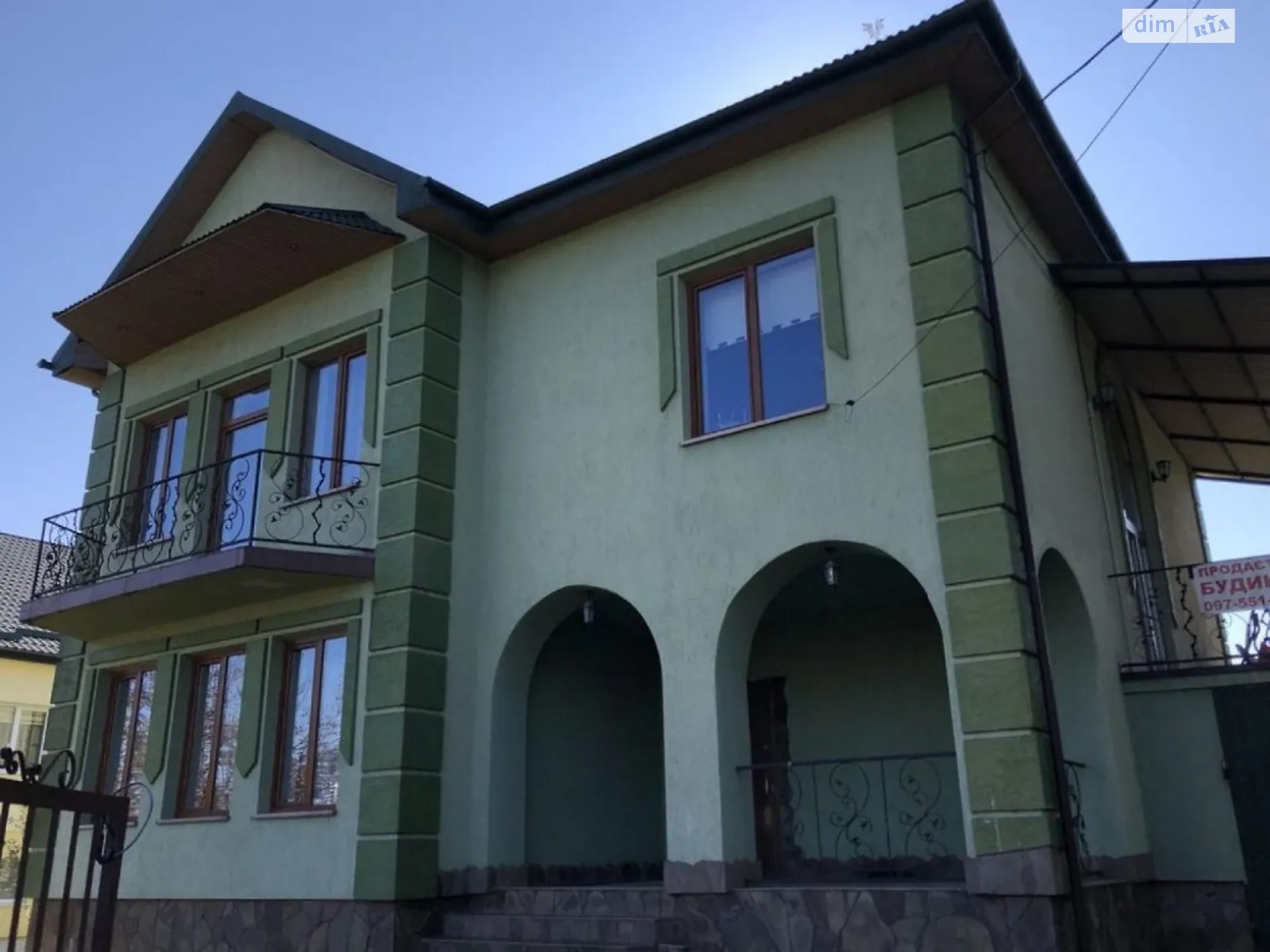 Продается дом на 2 этажа 220 кв. м с камином, цена: 150000 $