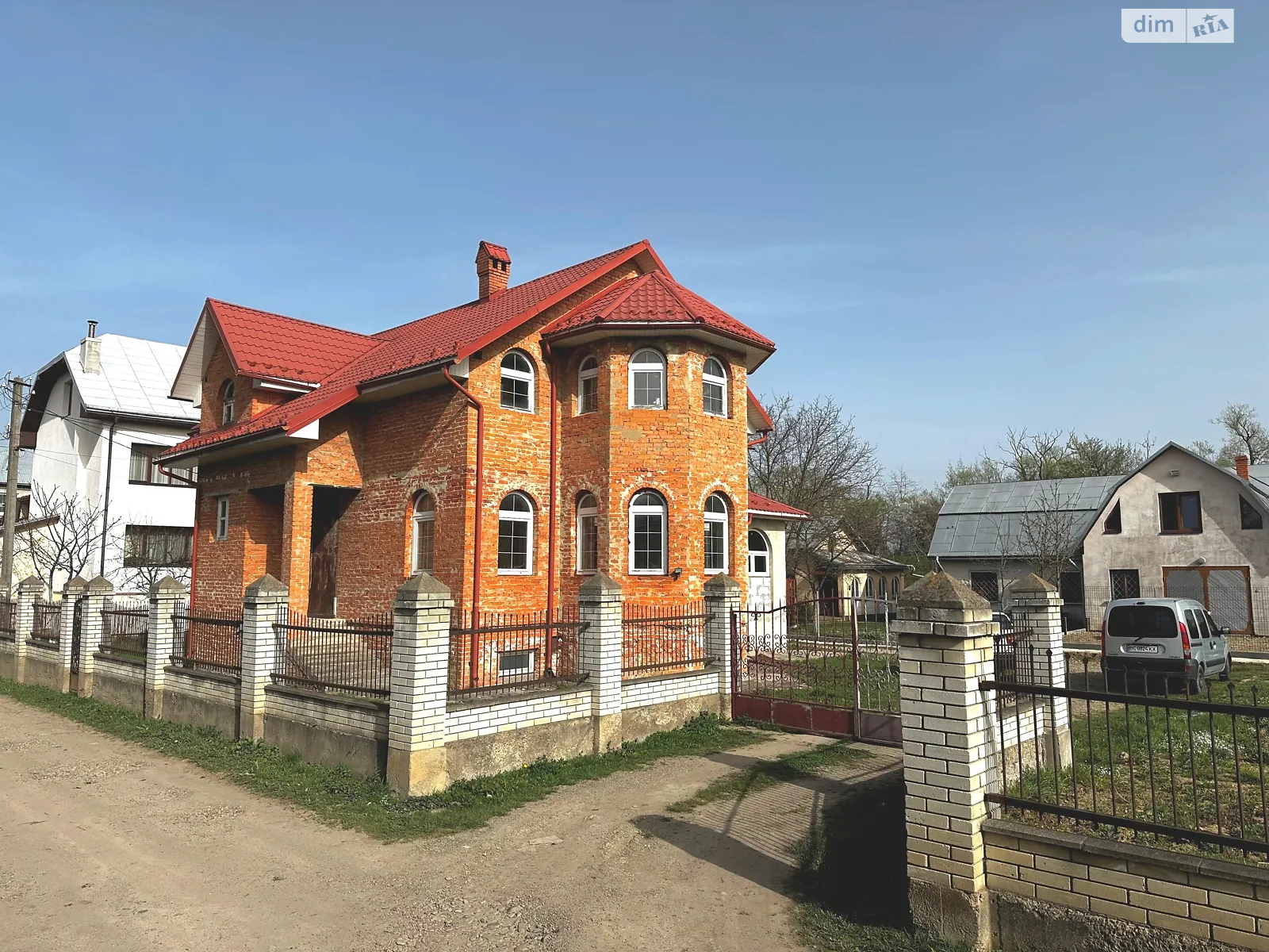 Продается дом на 2 этажа 299 кв. м с террасой, цена: 110000 $