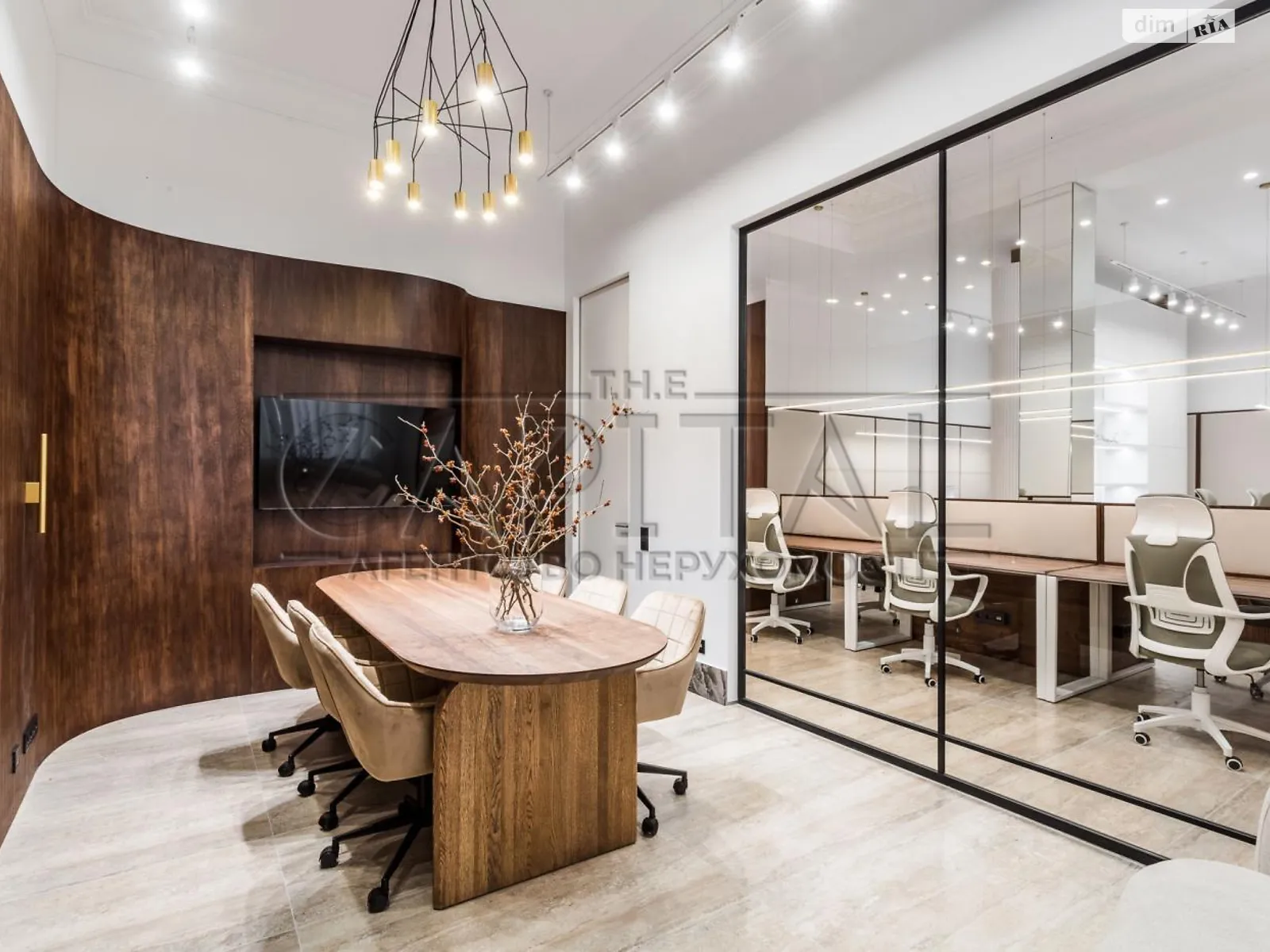 Продается офис 120 кв. м в бизнес-центре, цена: 460000 $ - фото 1