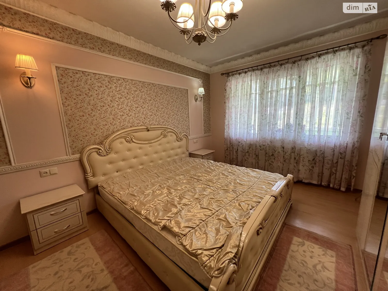 Продається 3-кімнатна квартира 82 кв. м у Мукачеві, цена: 58000 $