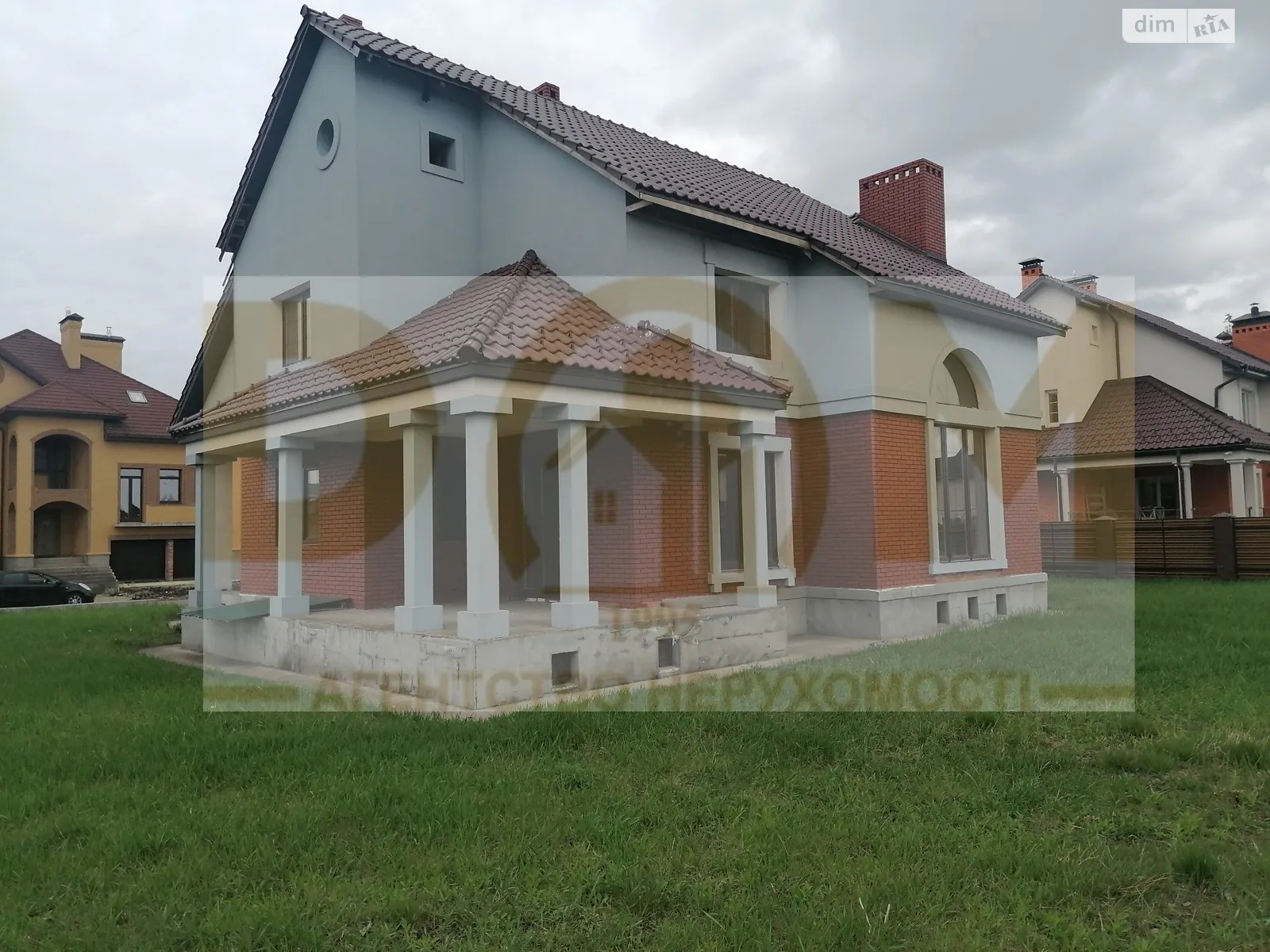 Продается дом на 2 этажа 382 кв. м с камином, цена: 170000 $ - фото 1