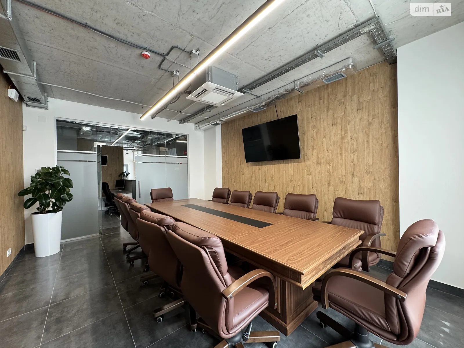 Продається офіс 678 кв. м в бізнес-центрі, цена: 1220400 $ - фото 1