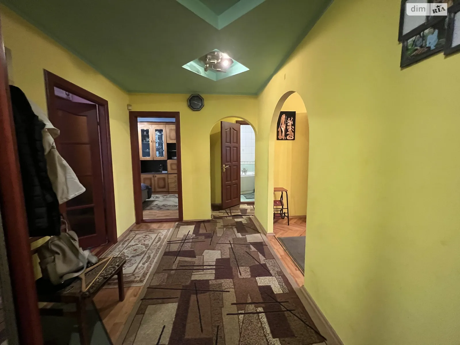 Продається 3-кімнатна квартира 70 кв. м у Ужгороді, вул. Героїв 128-ї Бригади(8-го Березня) - фото 1