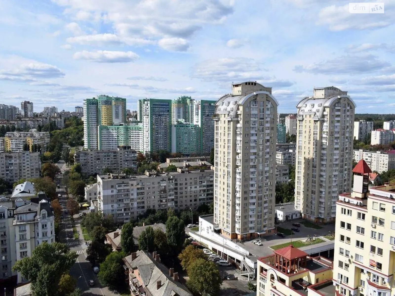 Продается 3-комнатная квартира 81 кв. м в Киеве, ул. Приорская(Полупанова), 16