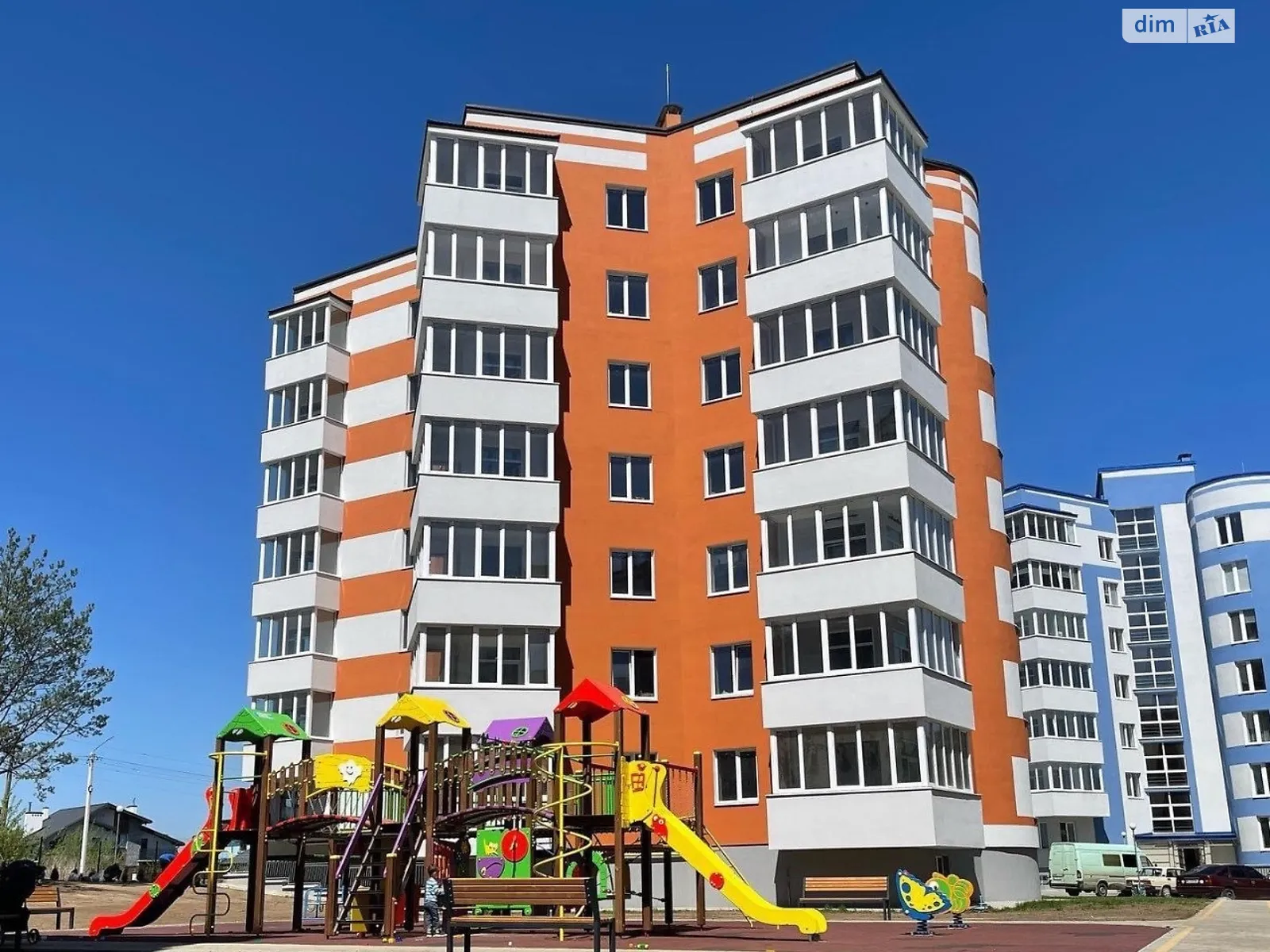 Продається 3-кімнатна квартира 87.2 кв. м у Новояворівську - фото 1