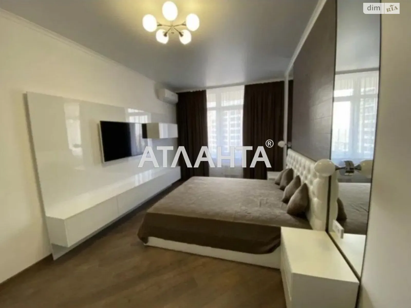 Продається 1-кімнатна квартира 38.5 кв. м у Одесі, вул. Каманіна