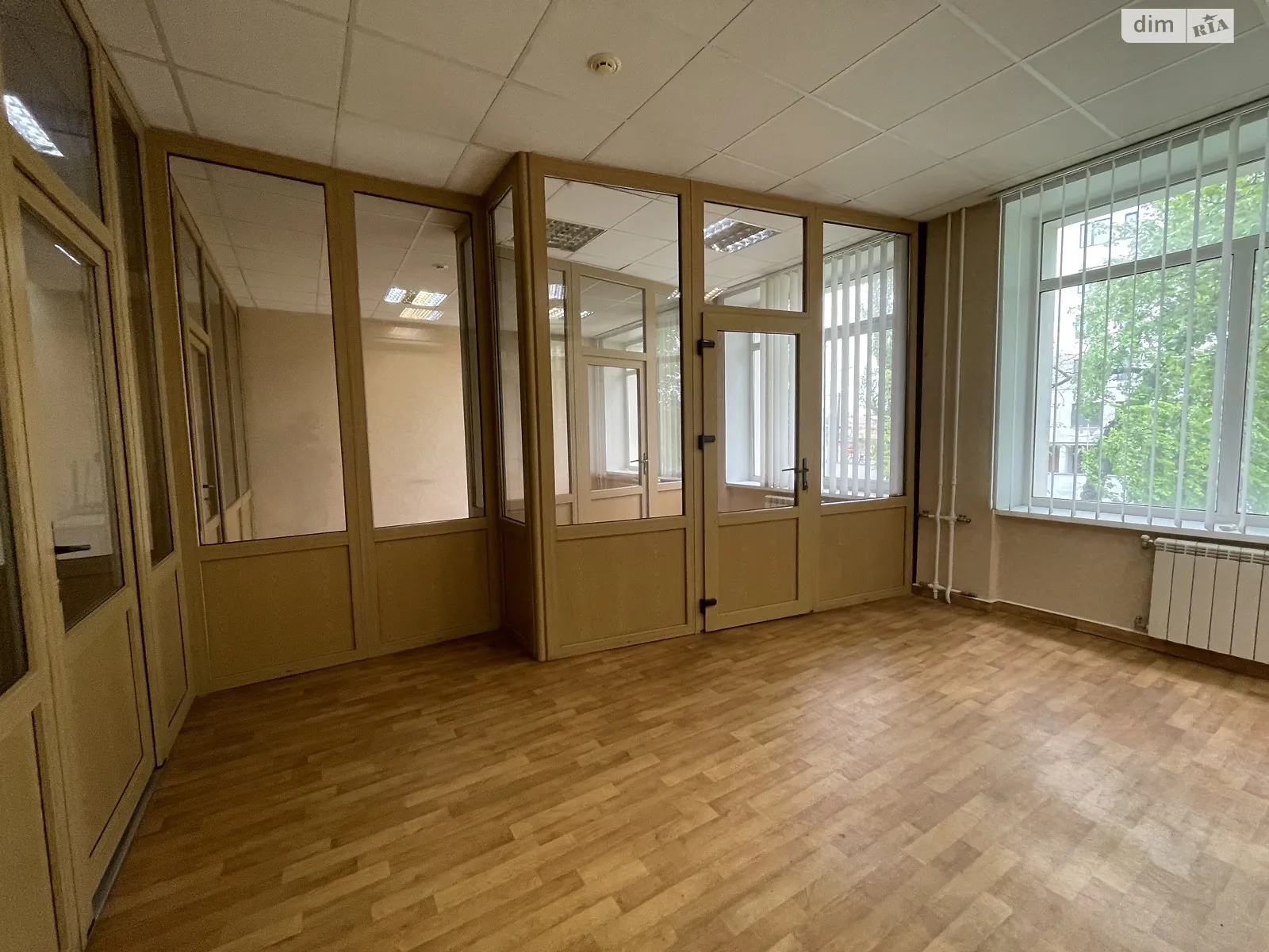 Сдается в аренду офис 61.6 кв. м в бизнес-центре, цена: 28330 грн - фото 1