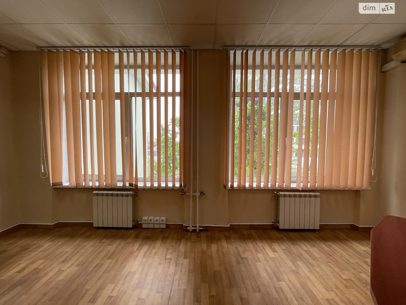 Здається в оренду офіс 31.8 кв. м в бізнес-центрі, цена: 15490 грн - фото 1