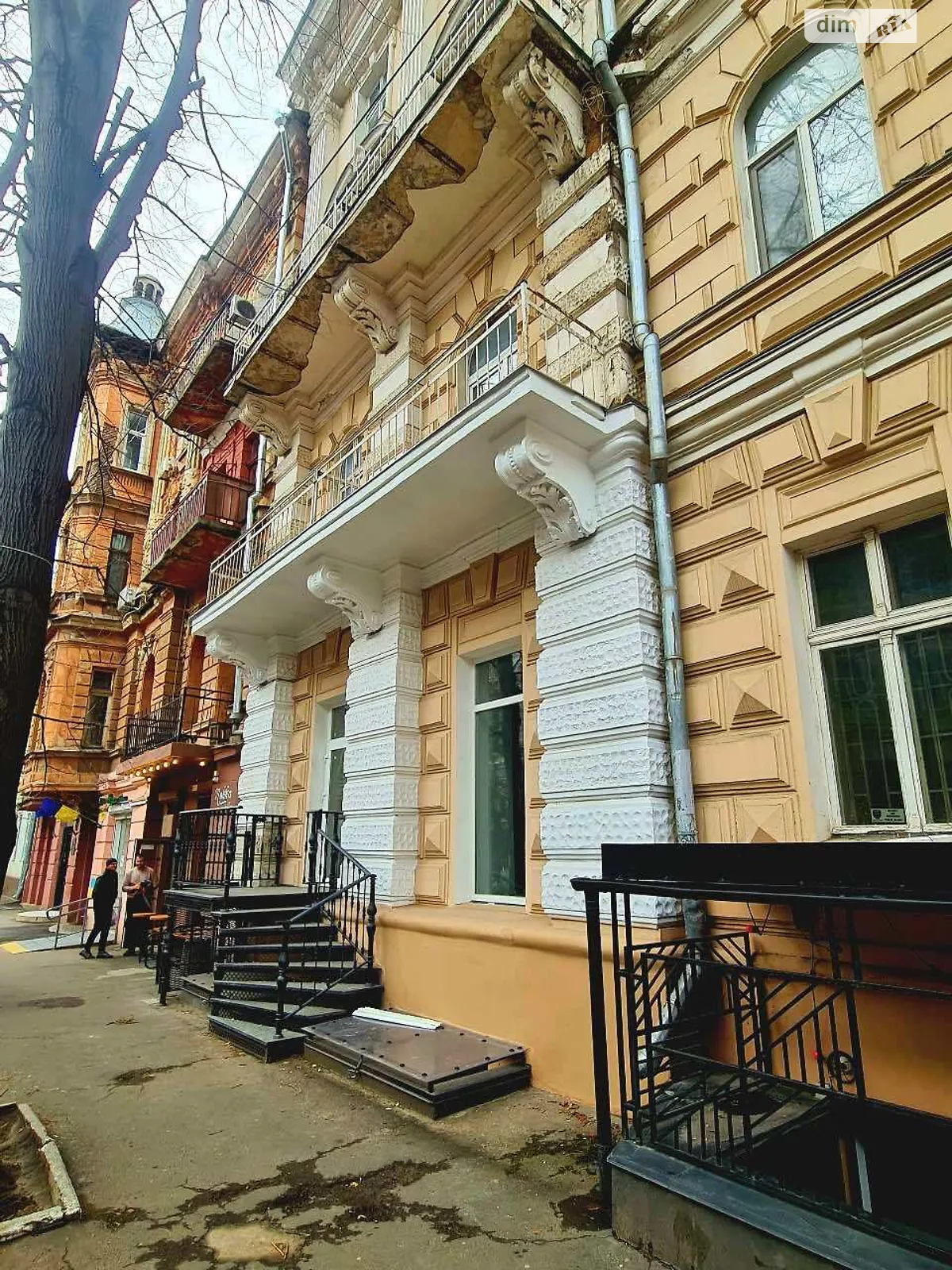 Продается 4-комнатная квартира 140 кв. м в Одессе, ул. Садовая, 9