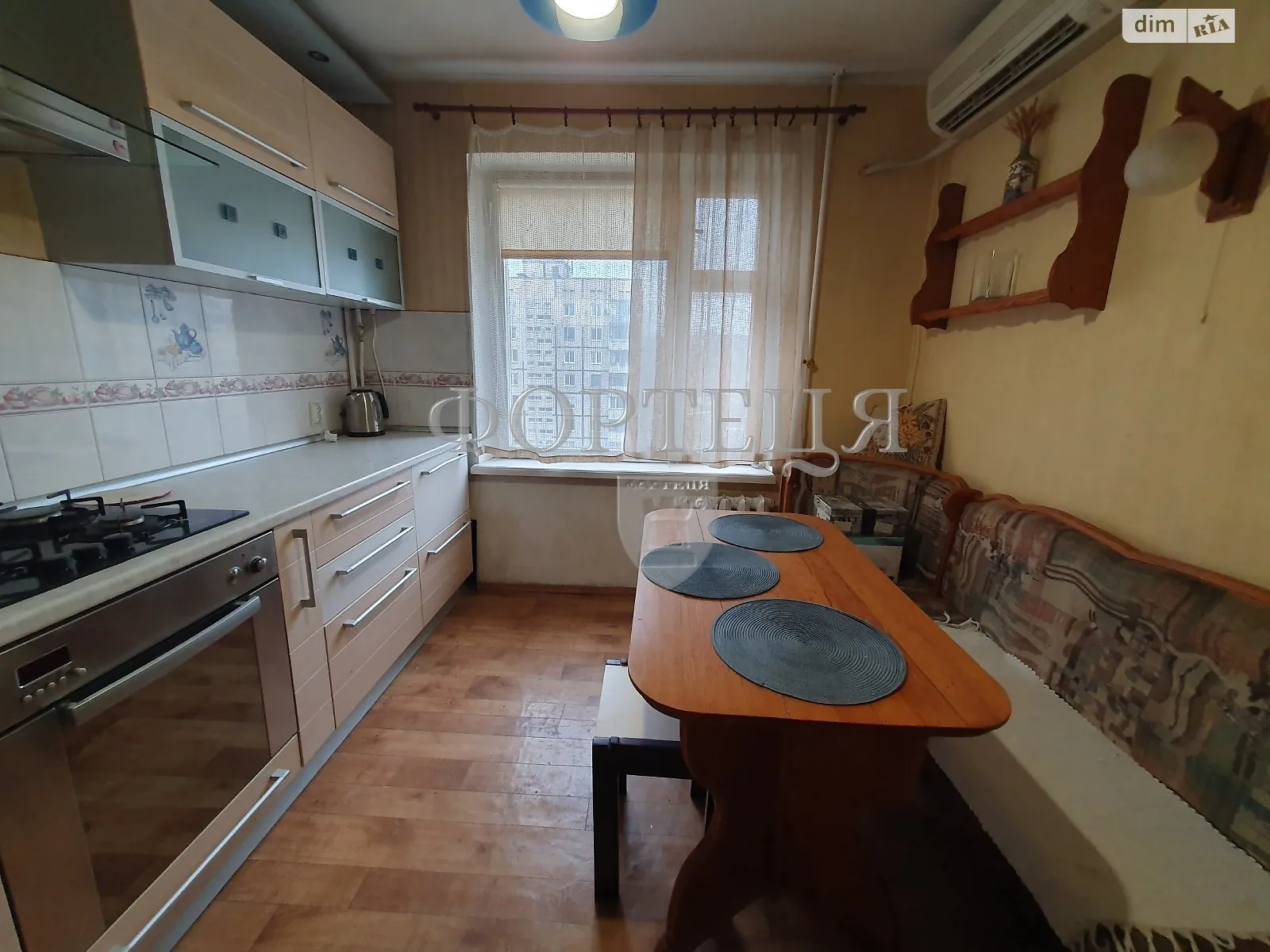 Продается 3-комнатная квартира 65 кв. м в Днепре, просп. Героев, 32