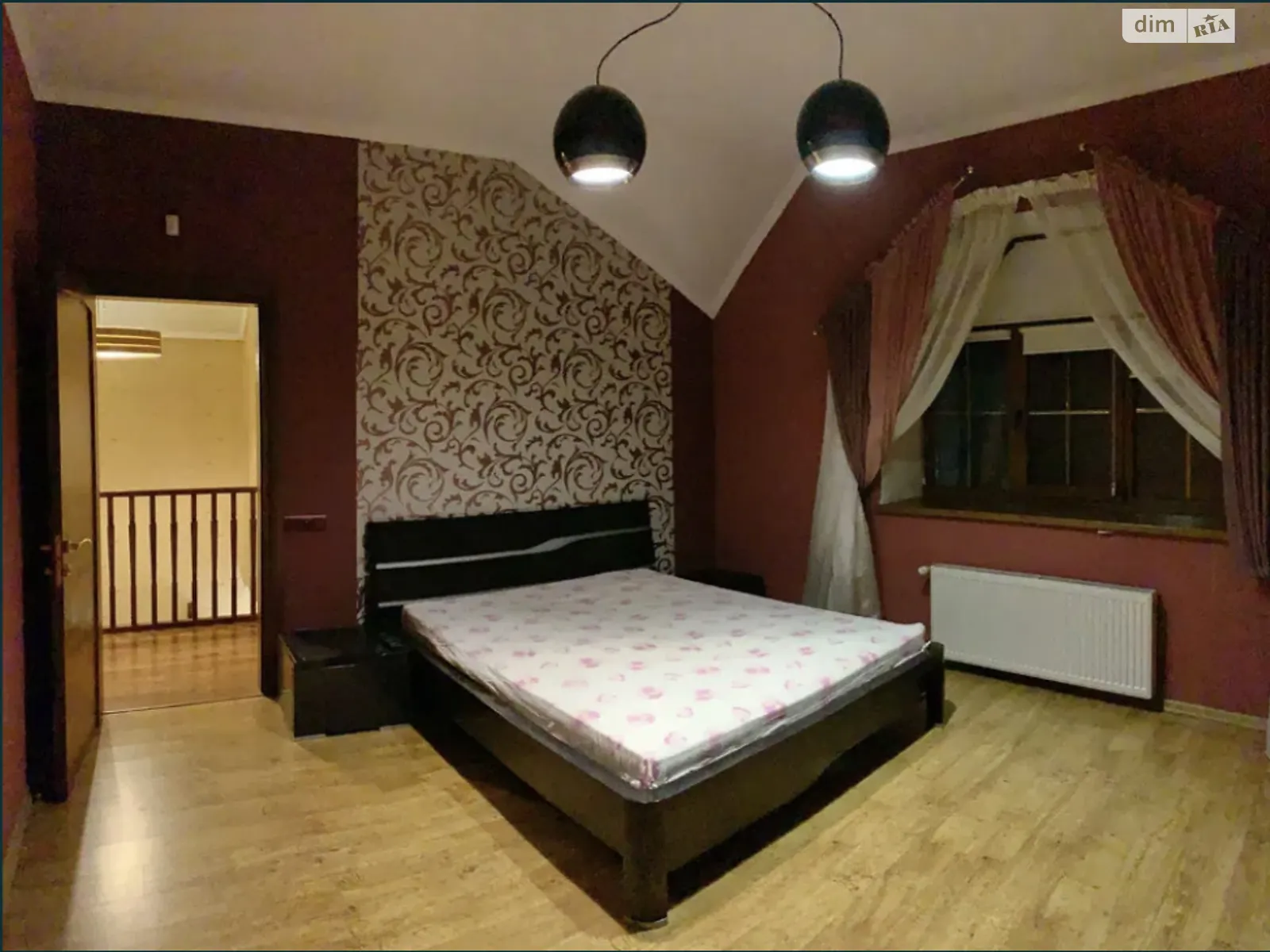 Продається будинок 4 поверховий 290 кв. м з гаражем, цена: 360000 $