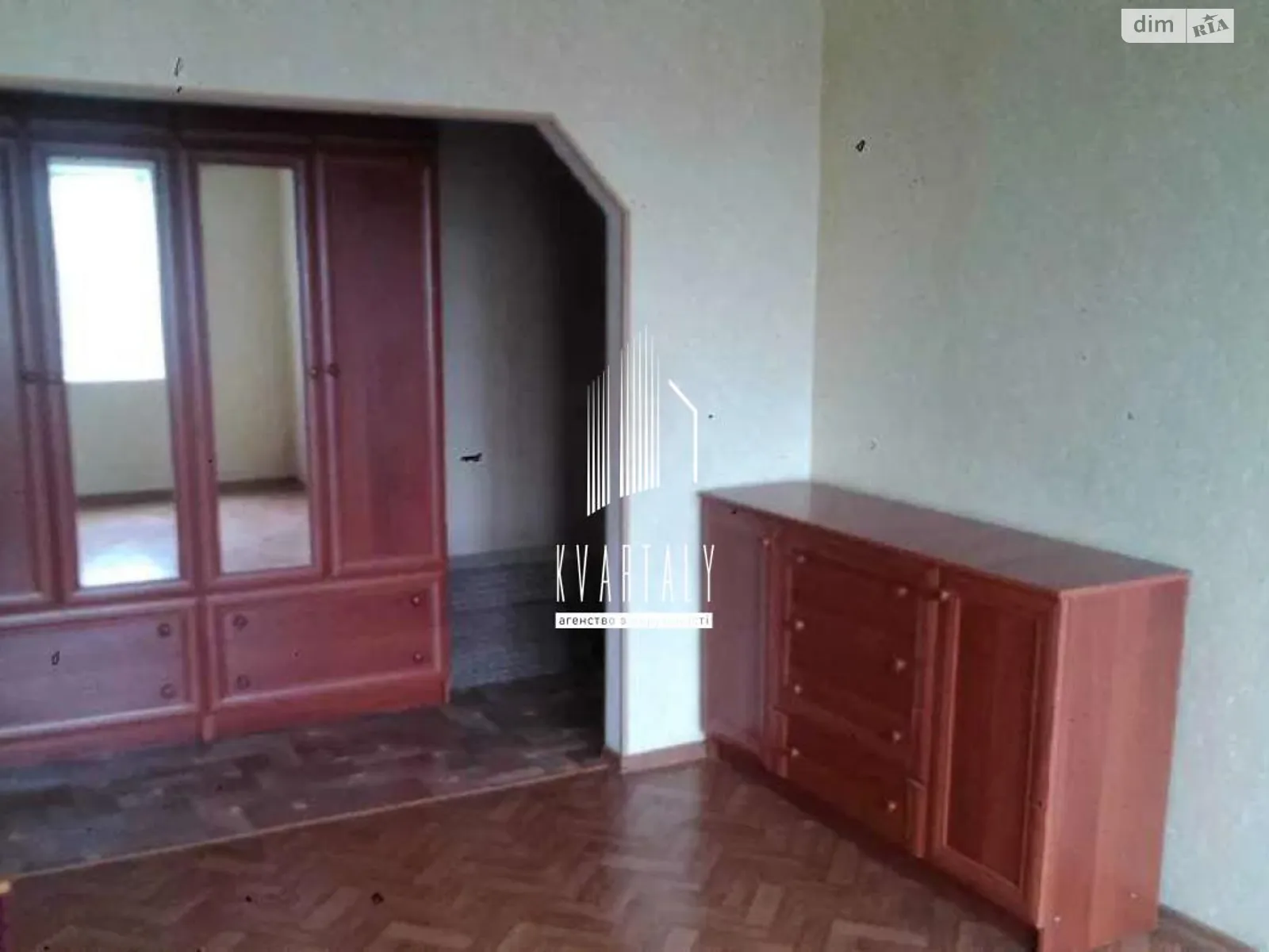 Продается 3-комнатная квартира 68 кв. м в Киеве, ул. Шептицкого, 3