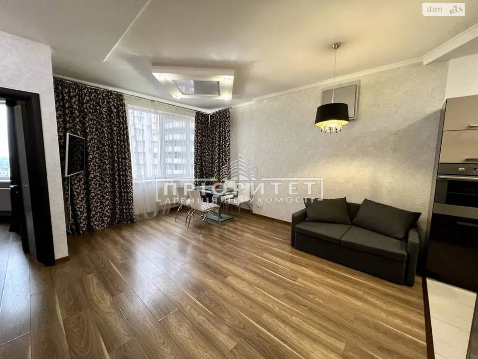Продается 1-комнатная квартира 64 кв. м в Одессе, ул. Среднефонтанская - фото 1