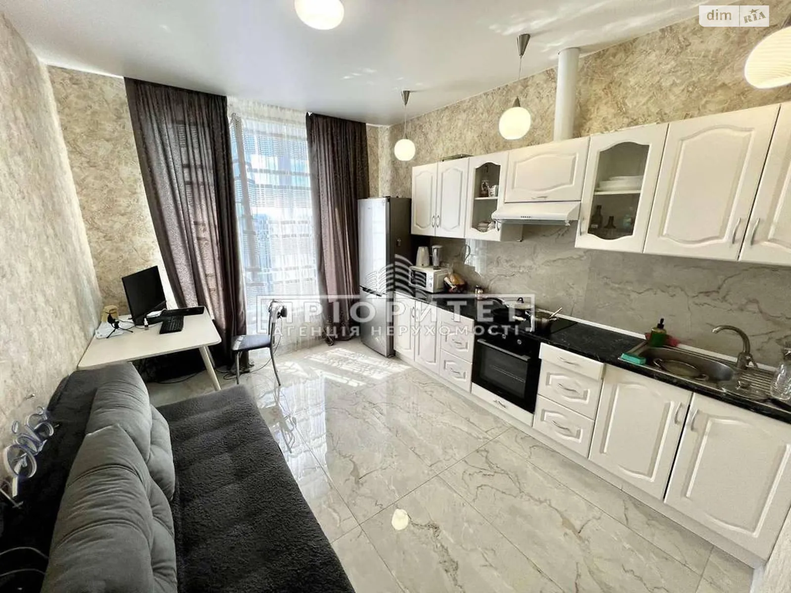 Продается 1-комнатная квартира 45 кв. м в Одессе, ул. Костанди