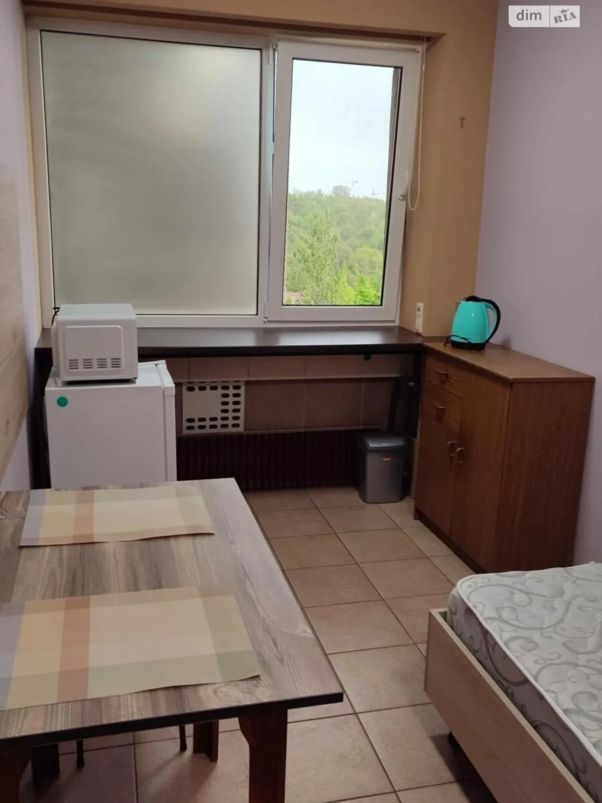 Здається в оренду кімната 25 кв. м у Львові, цена: 7500 грн