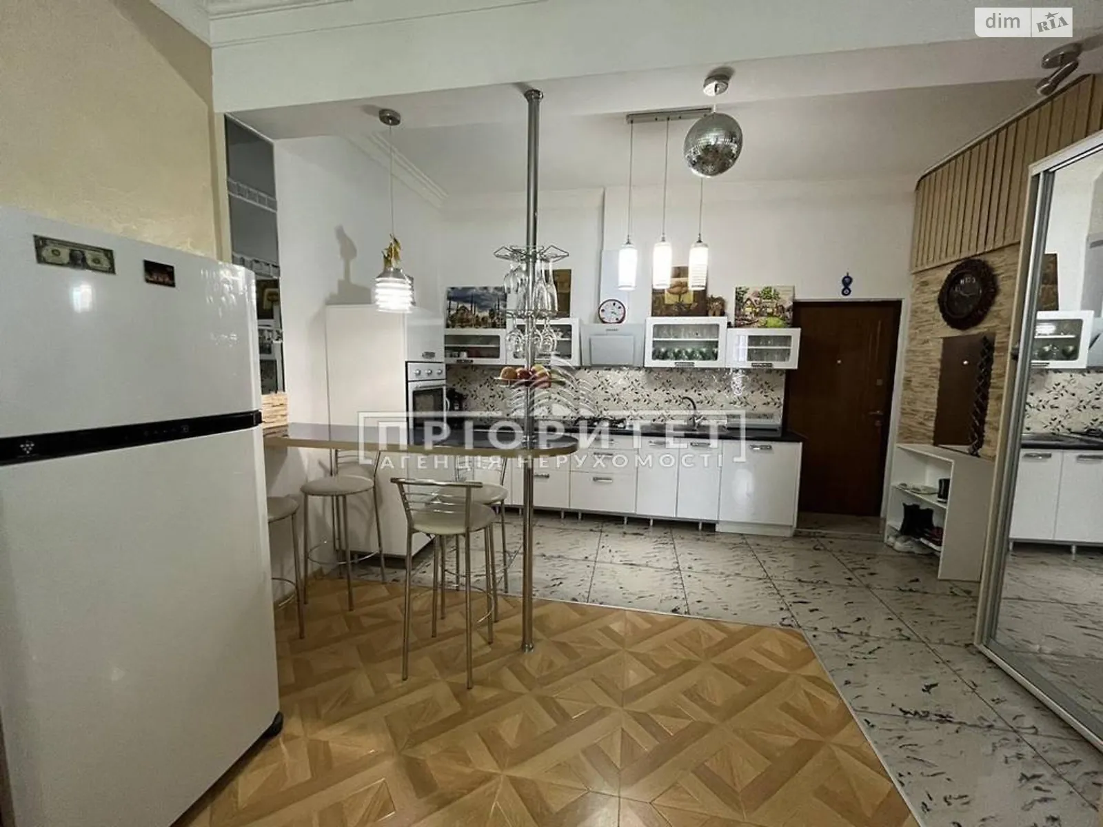 Продається 2-кімнатна квартира 57 кв. м у Одесі, вул. Канатна