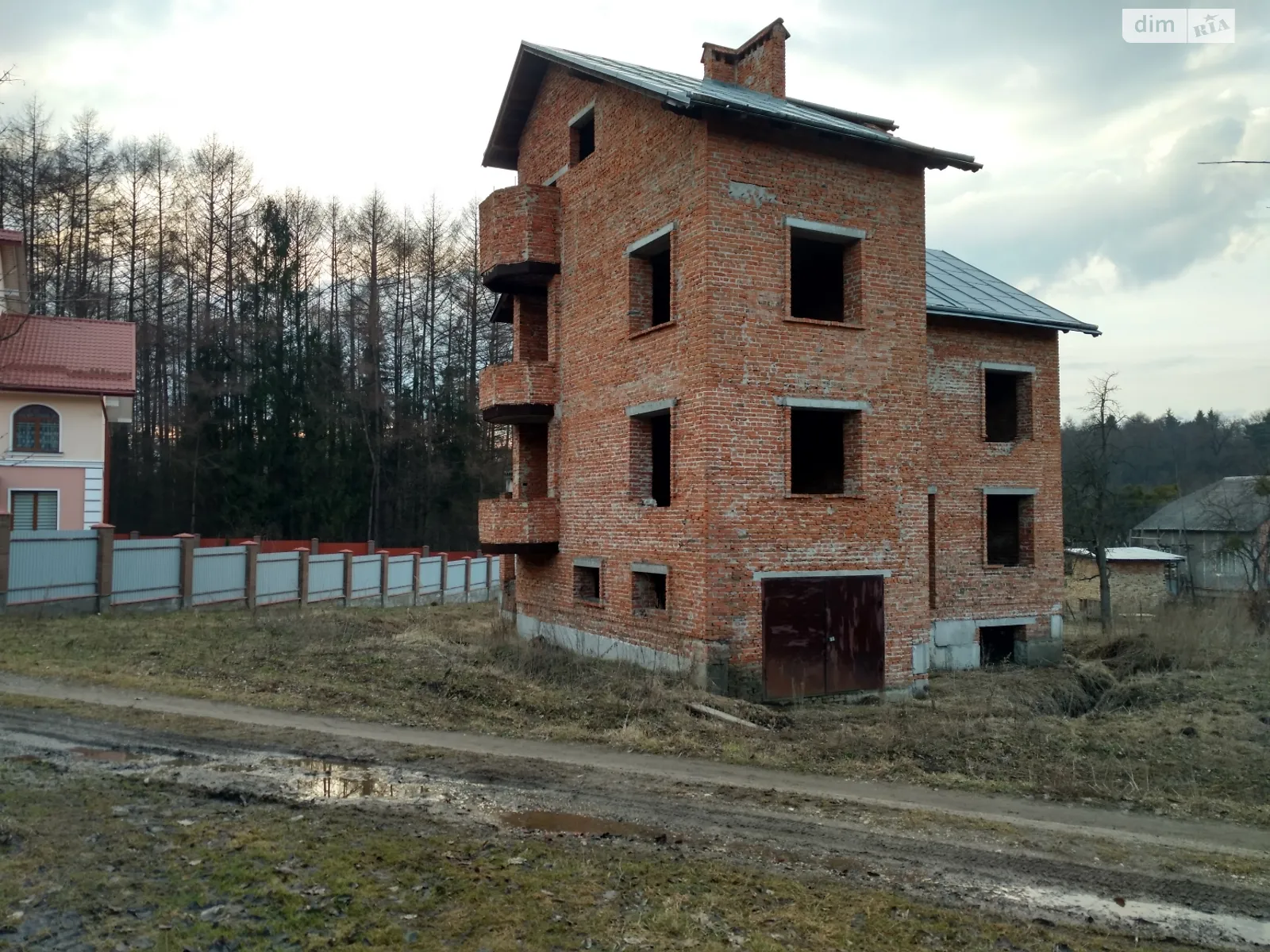 Продается дом на 3 этажа 386 кв. м с камином, цена: 65000 $