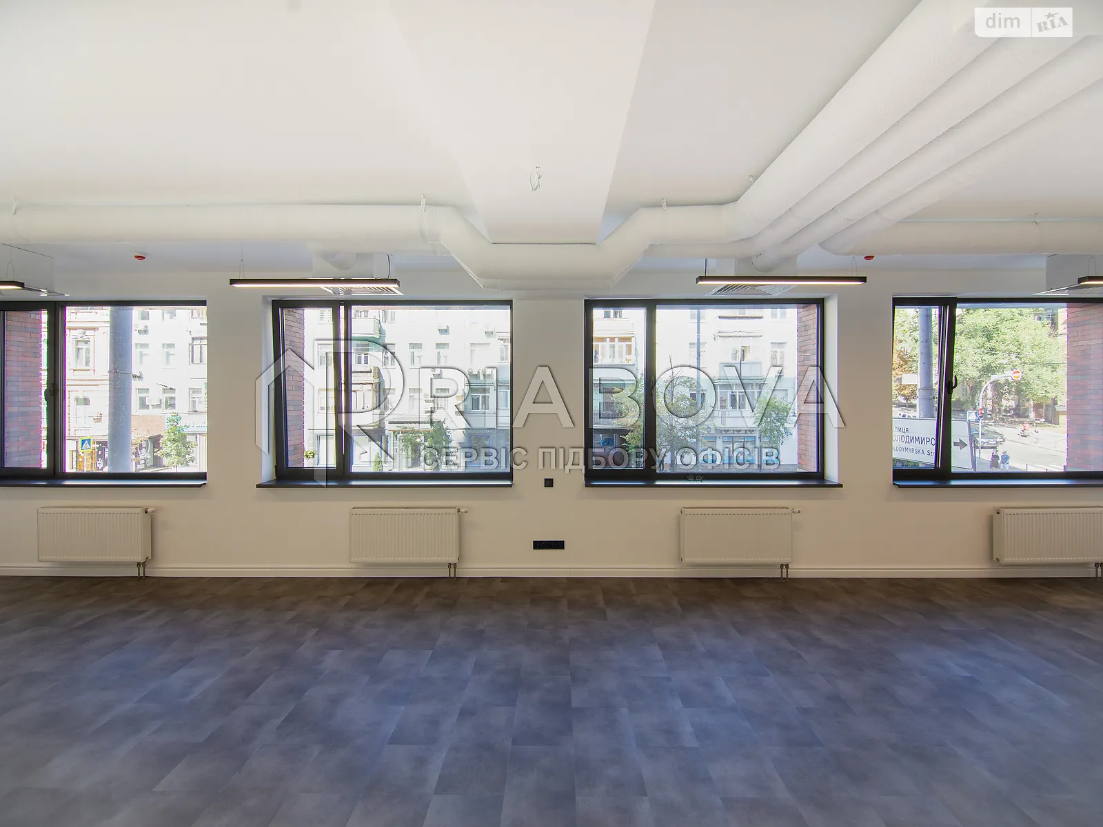 Сдается в аренду офис 197.5 кв. м в бизнес-центре, цена: 5178 $ - фото 1