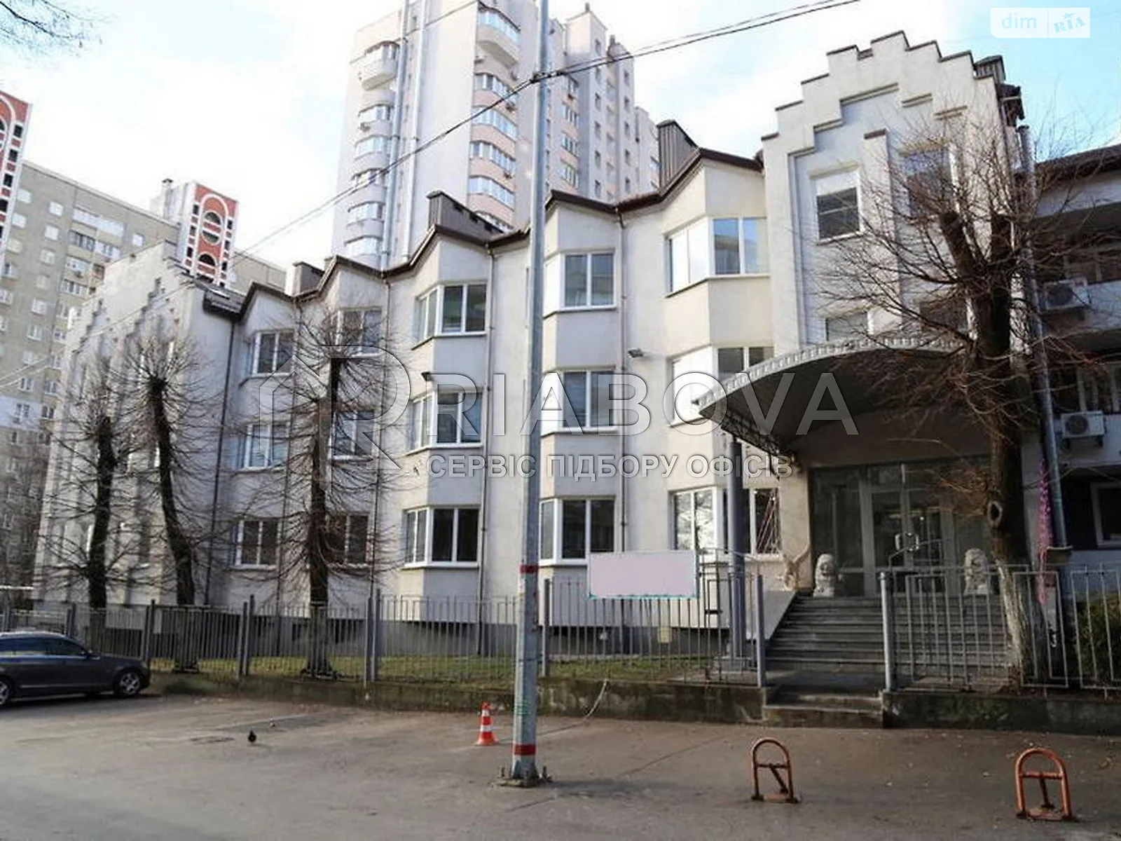 Продается объект сферы услуг 2815 кв. м в 4-этажном здании, цена: 2758700 $