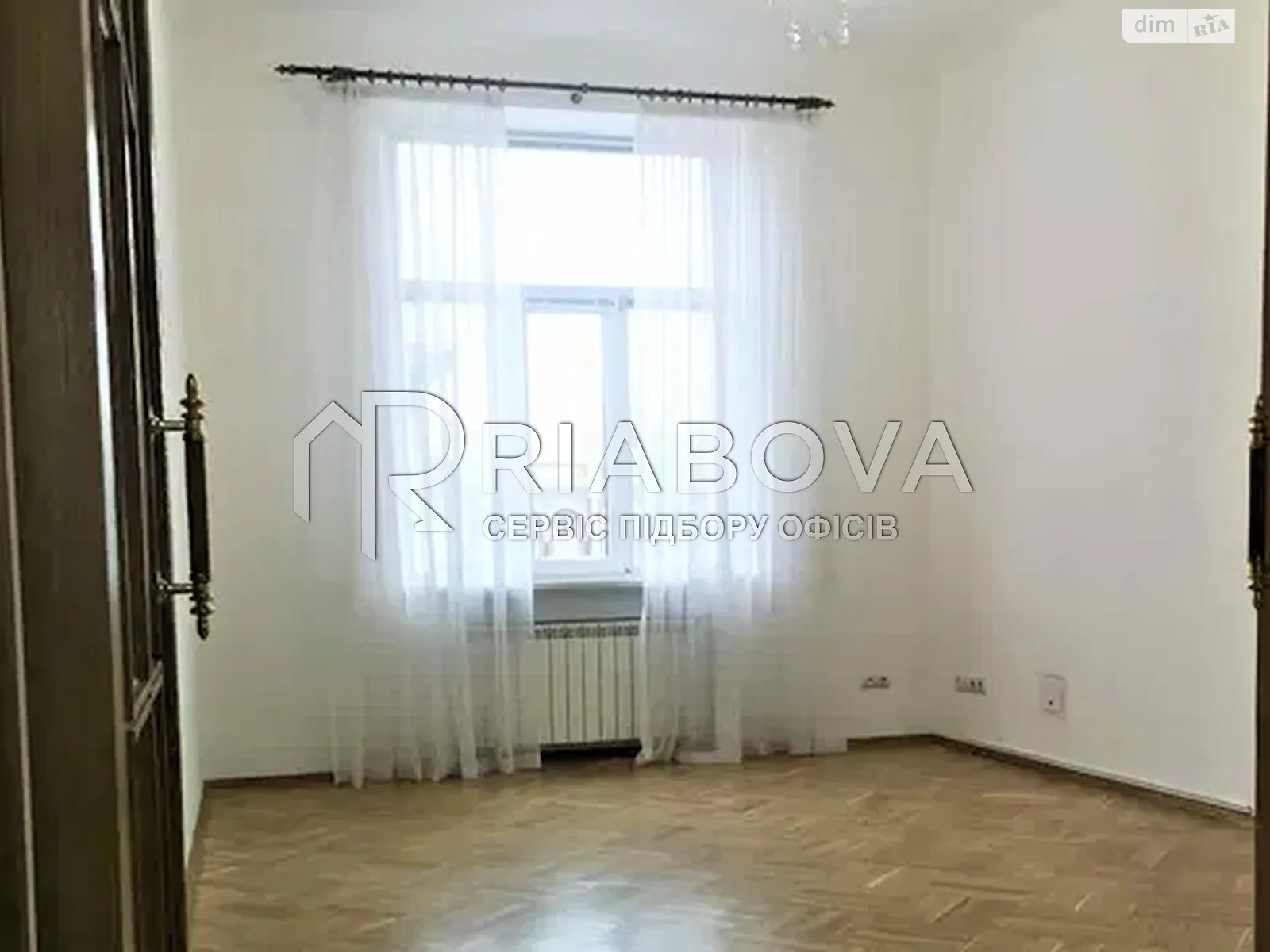 Сдается в аренду офис 70 кв. м в бизнес-центре, цена: 1300 $ - фото 1