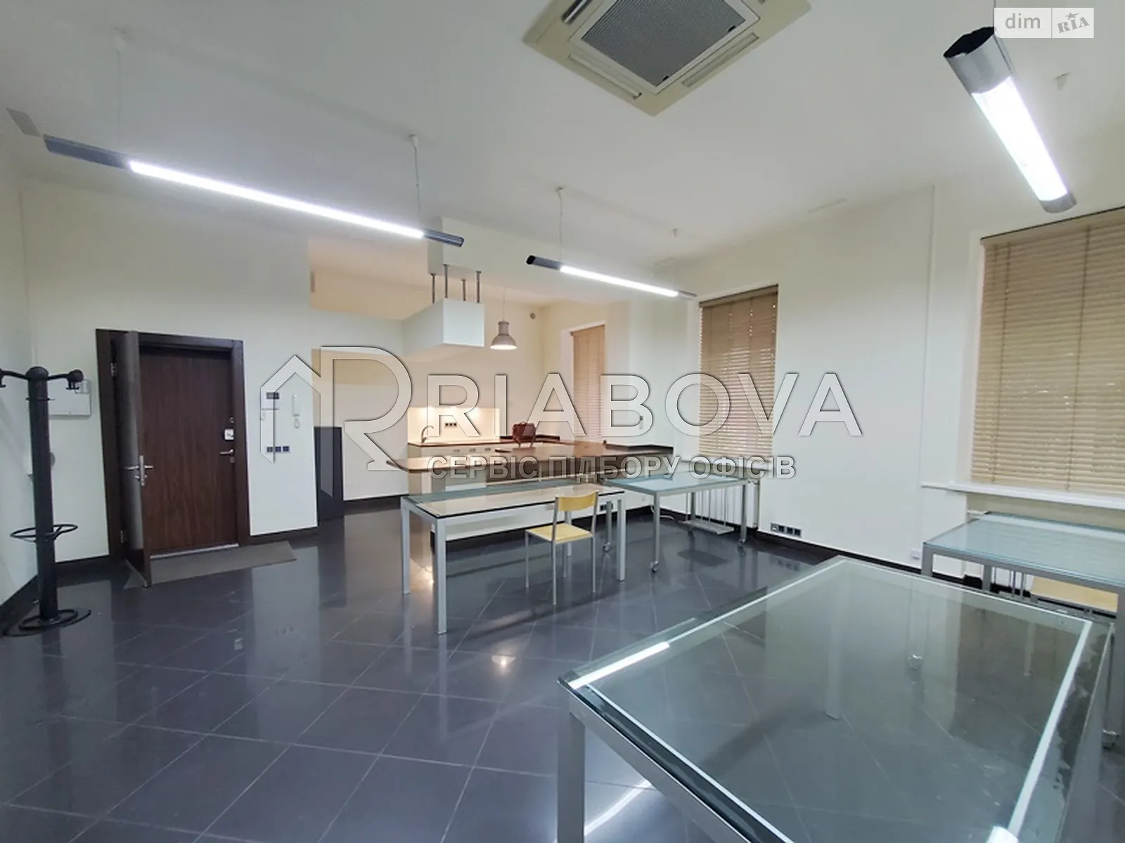 Продается офис 65 кв. м в бизнес-центре, цена: 125000 $ - фото 1