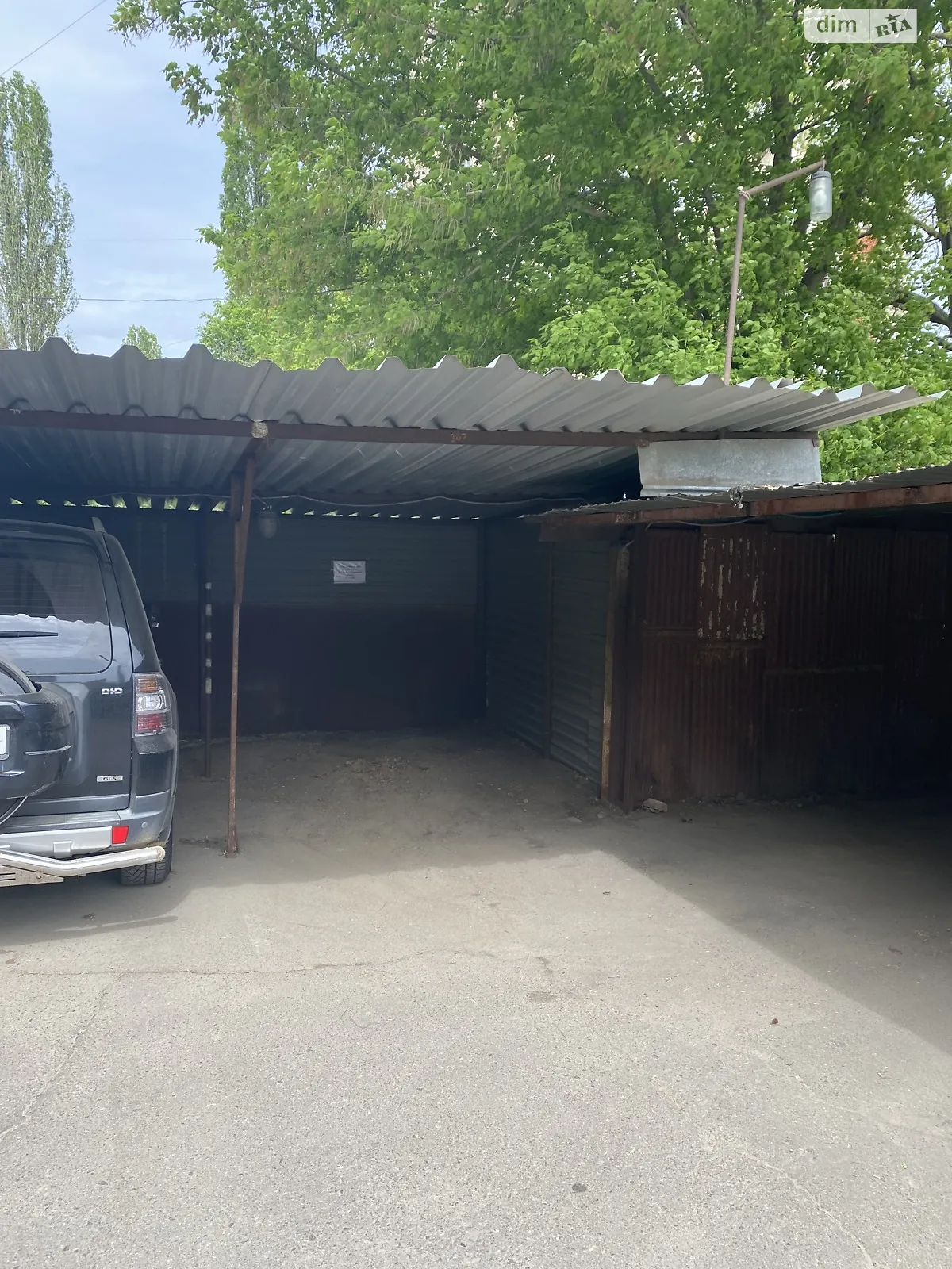 Продается место на стоянке под легковое авто на 10 кв. м, цена: 450 $ - фото 1