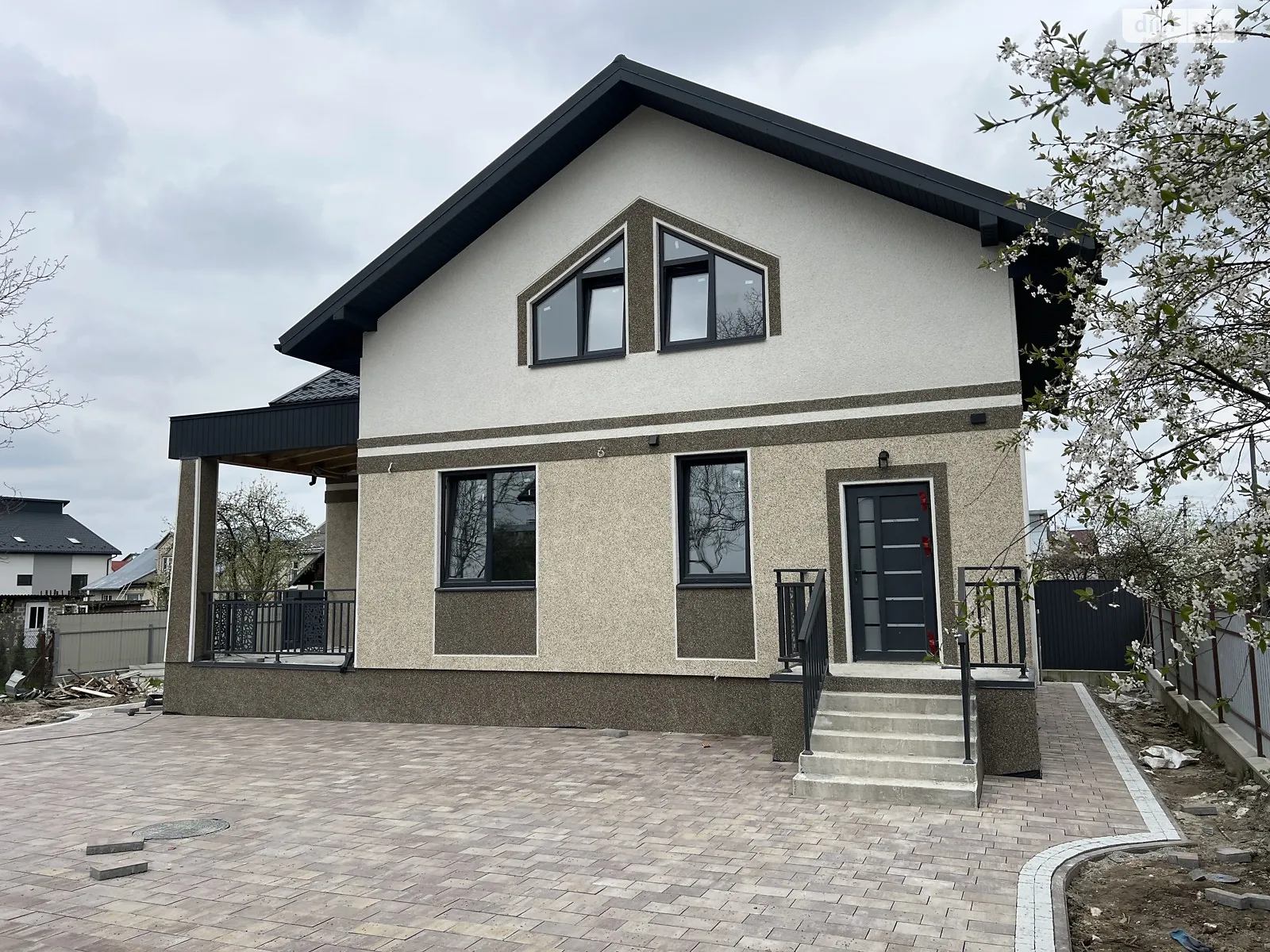 Продается дом на 2 этажа 185 кв. м с гаражом, цена: 180000 $ - фото 1