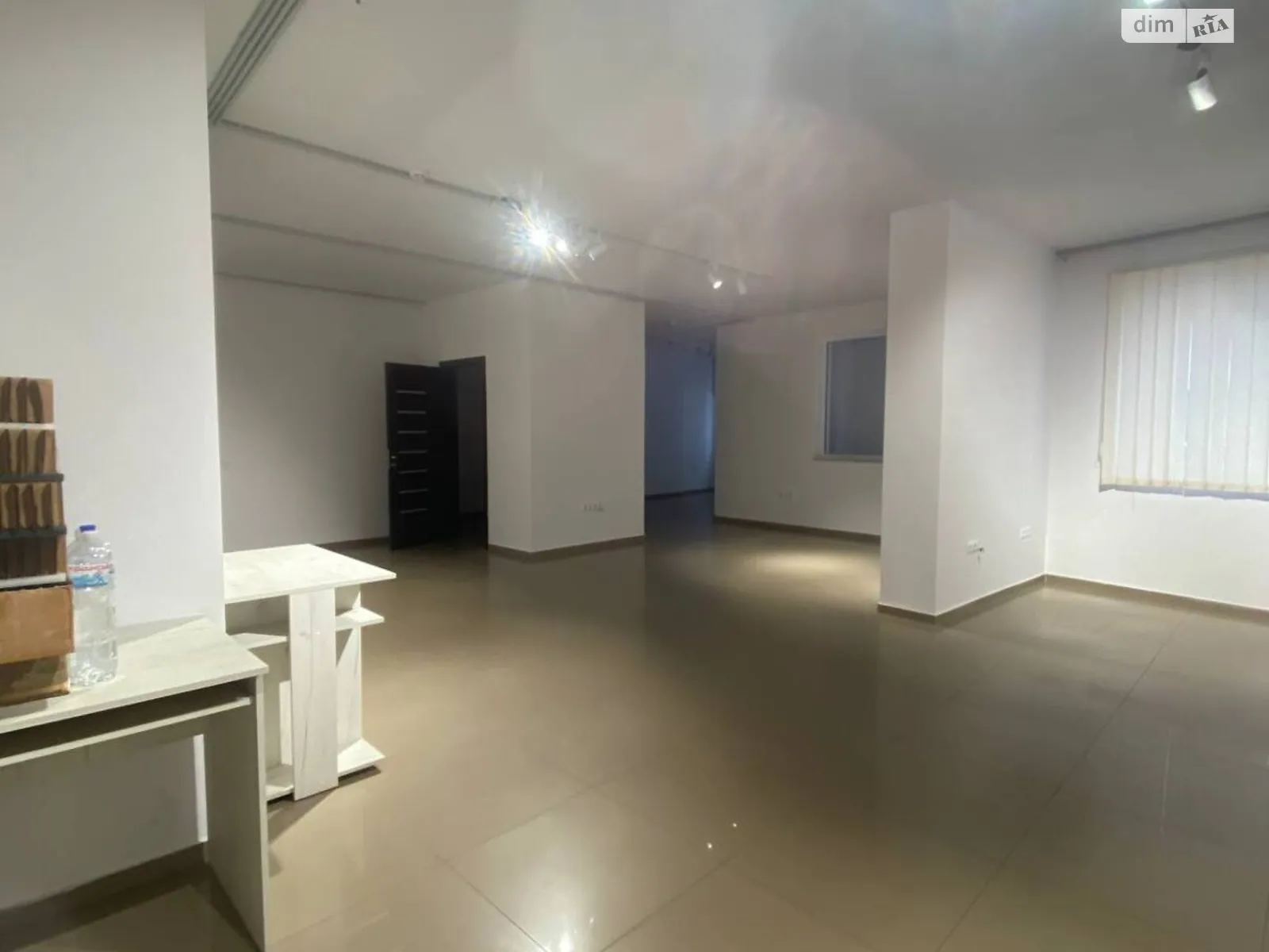 Сдается в аренду офис 150 кв. м в бизнес-центре, цена: 40000 грн - фото 1