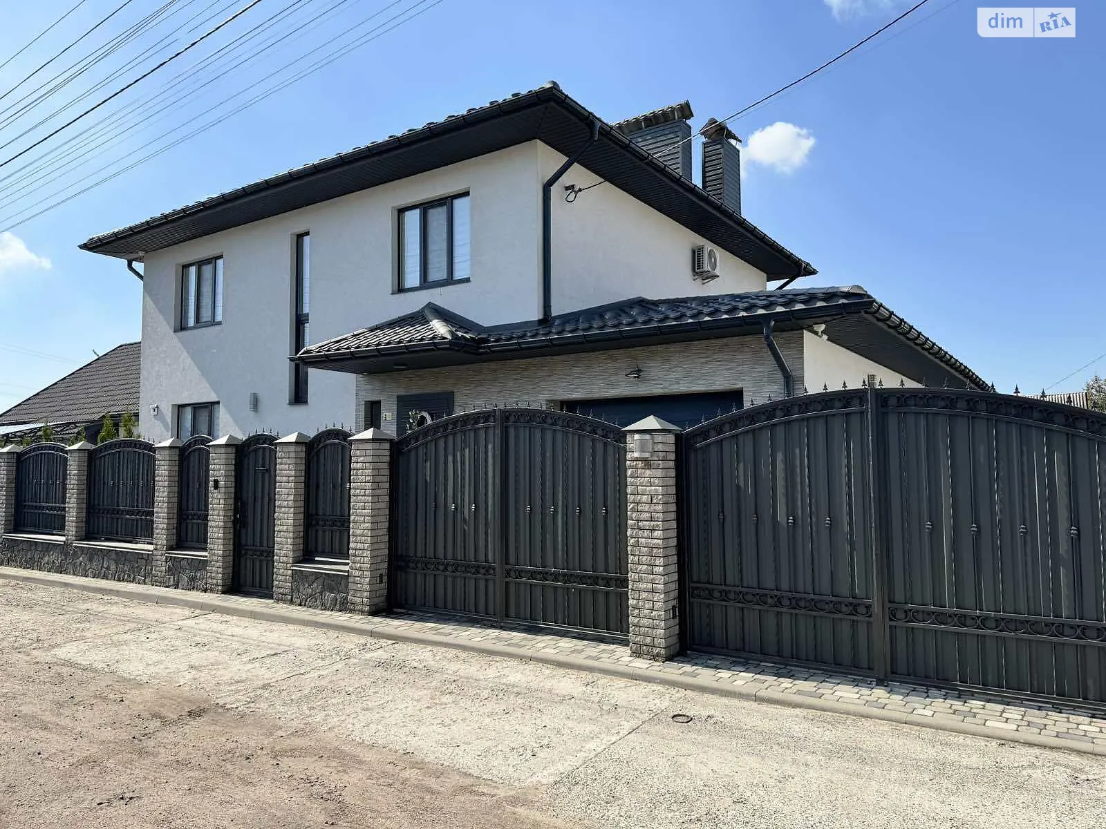 Продається будинок 2 поверховий 160 кв. м з гаражем, цена: 297000 $