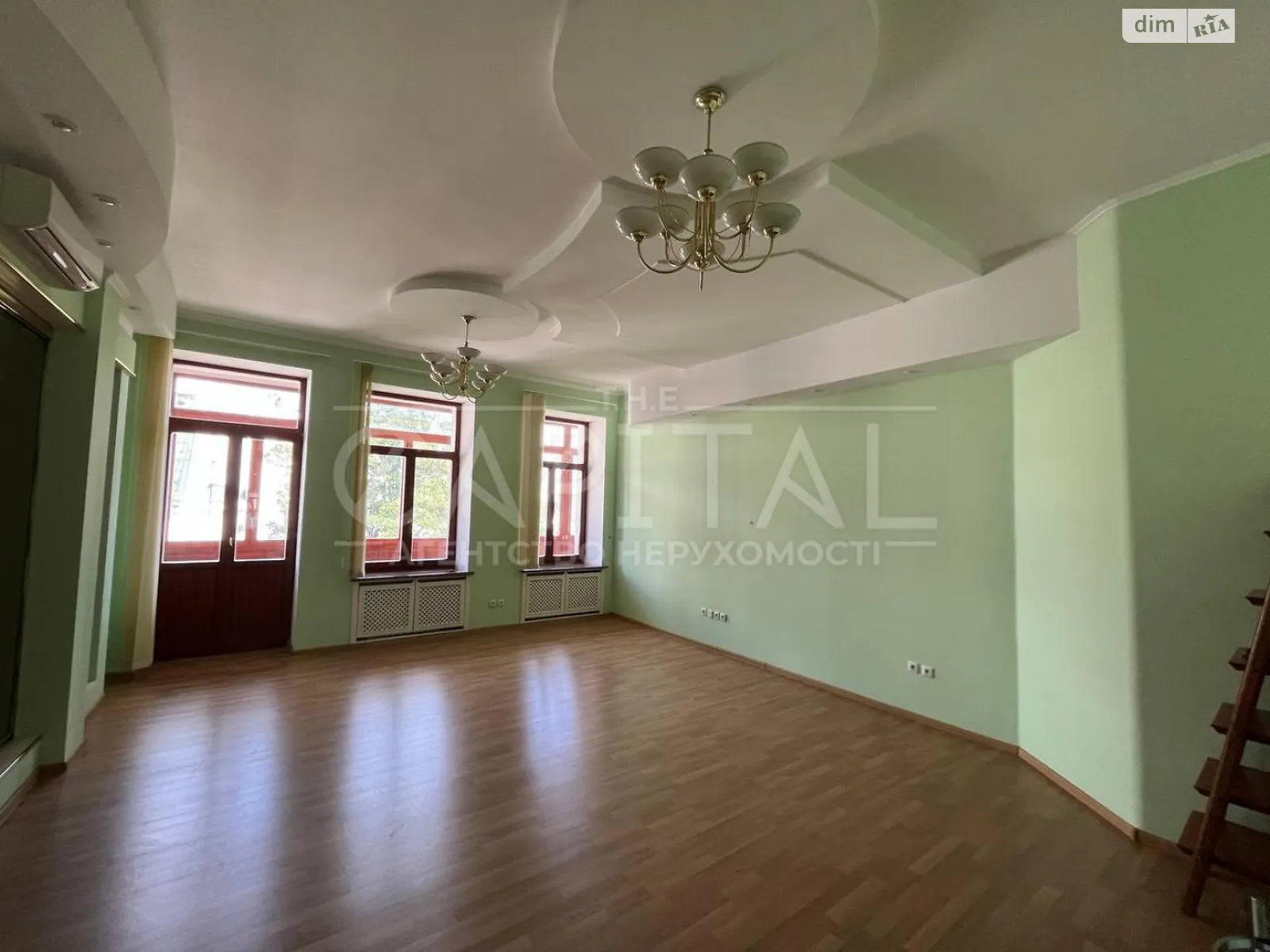 Сдается в аренду офис 320 кв. м в бизнес-центре, цена: 2500 $