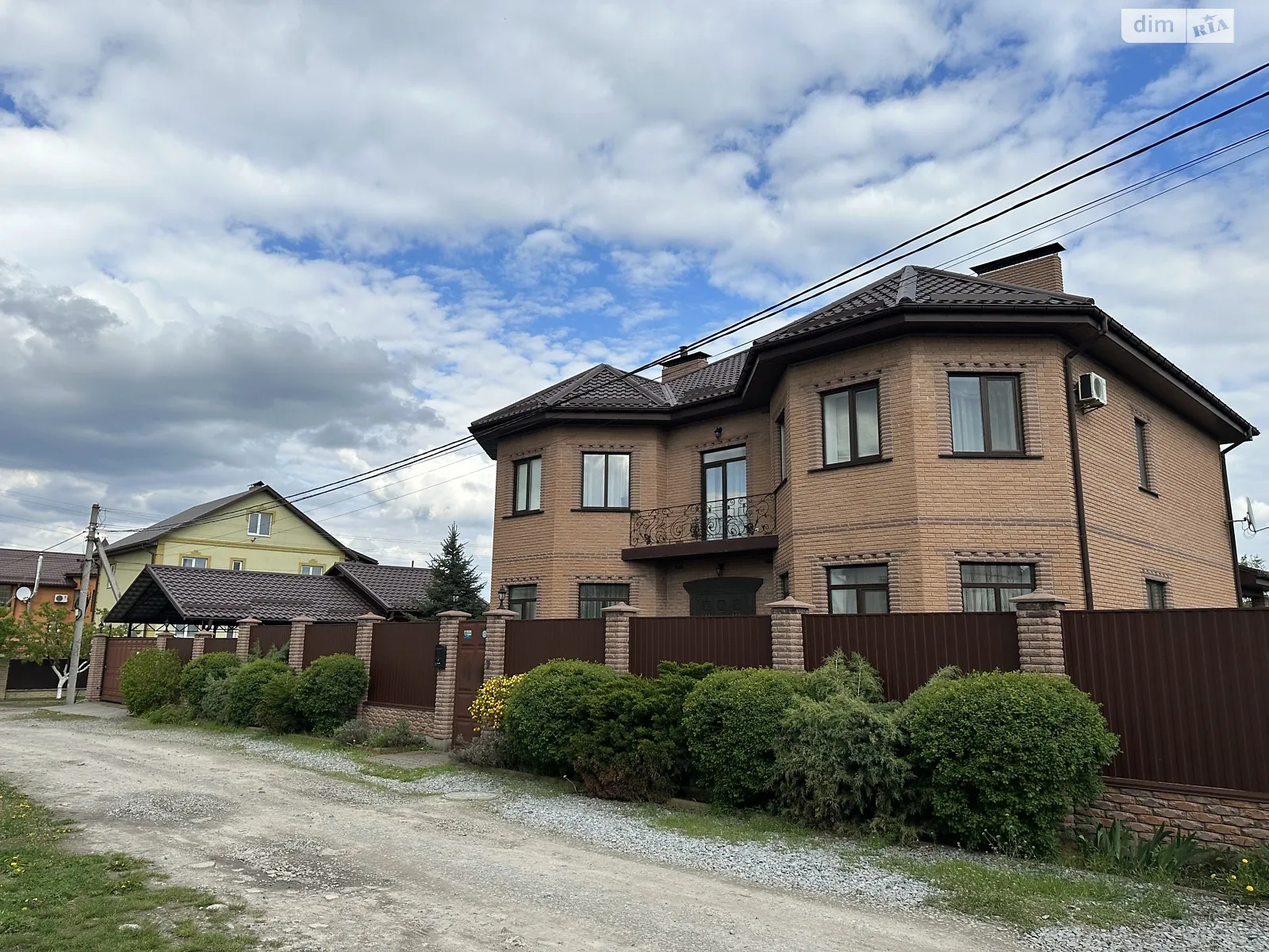 Продается дом на 2 этажа 285 кв. м с террасой, цена: 300000 $ - фото 1