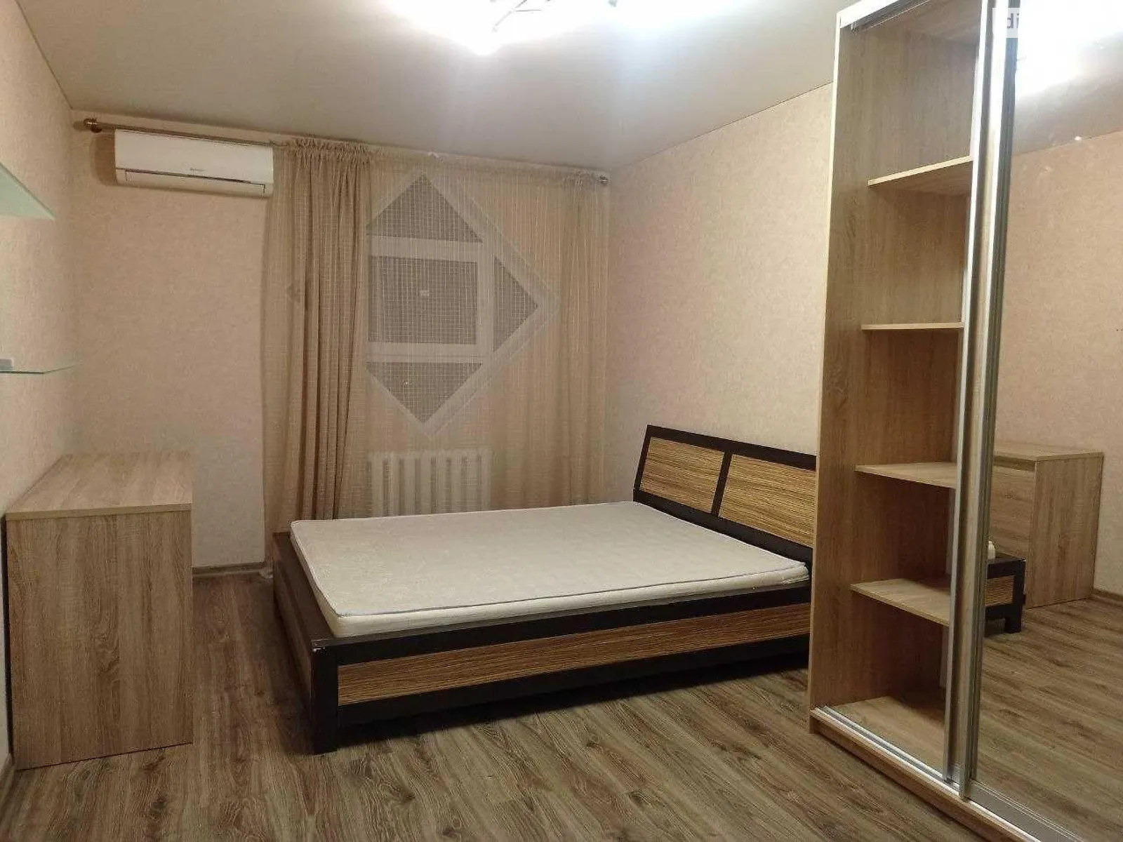 Продается 1-комнатная квартира 51 кв. м в Киеве, ул. Радунская, 30 - фото 1