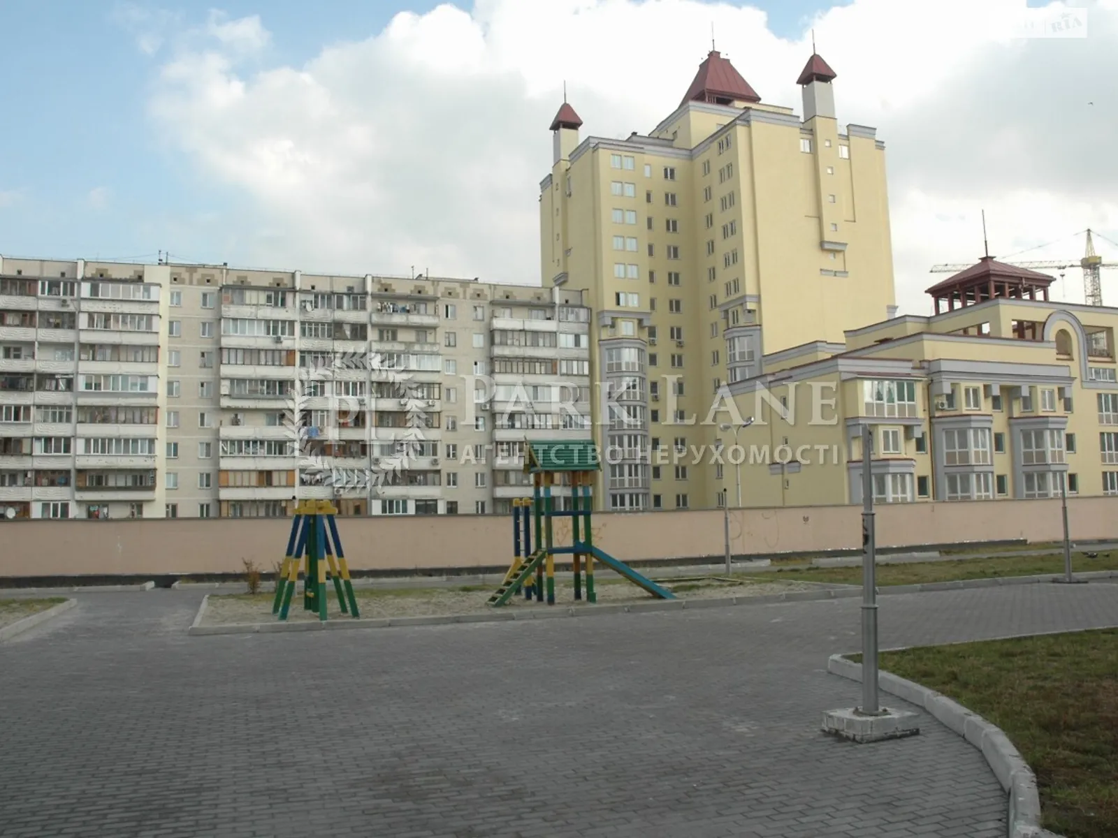 Продается 2-комнатная квартира 80 кв. м в Киеве, ул. Макеевская