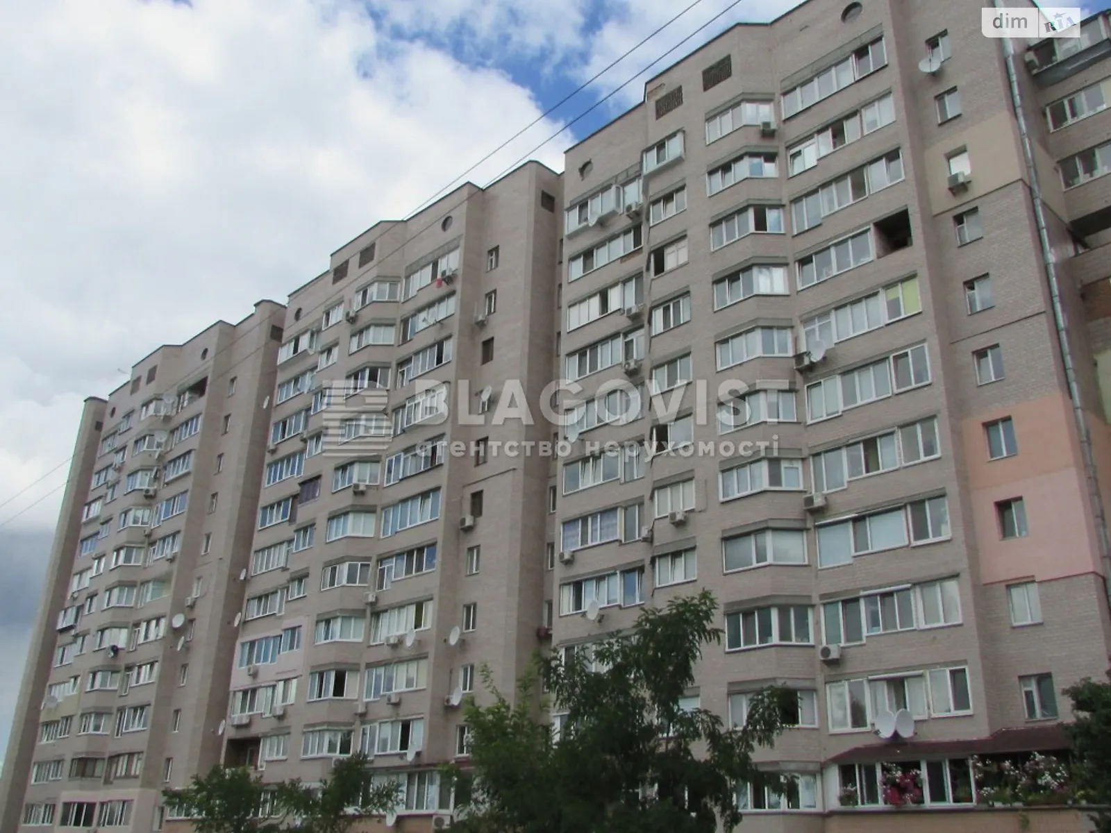 Продается 4-комнатная квартира 93 кв. м в Киеве, ул. Августина Волошина