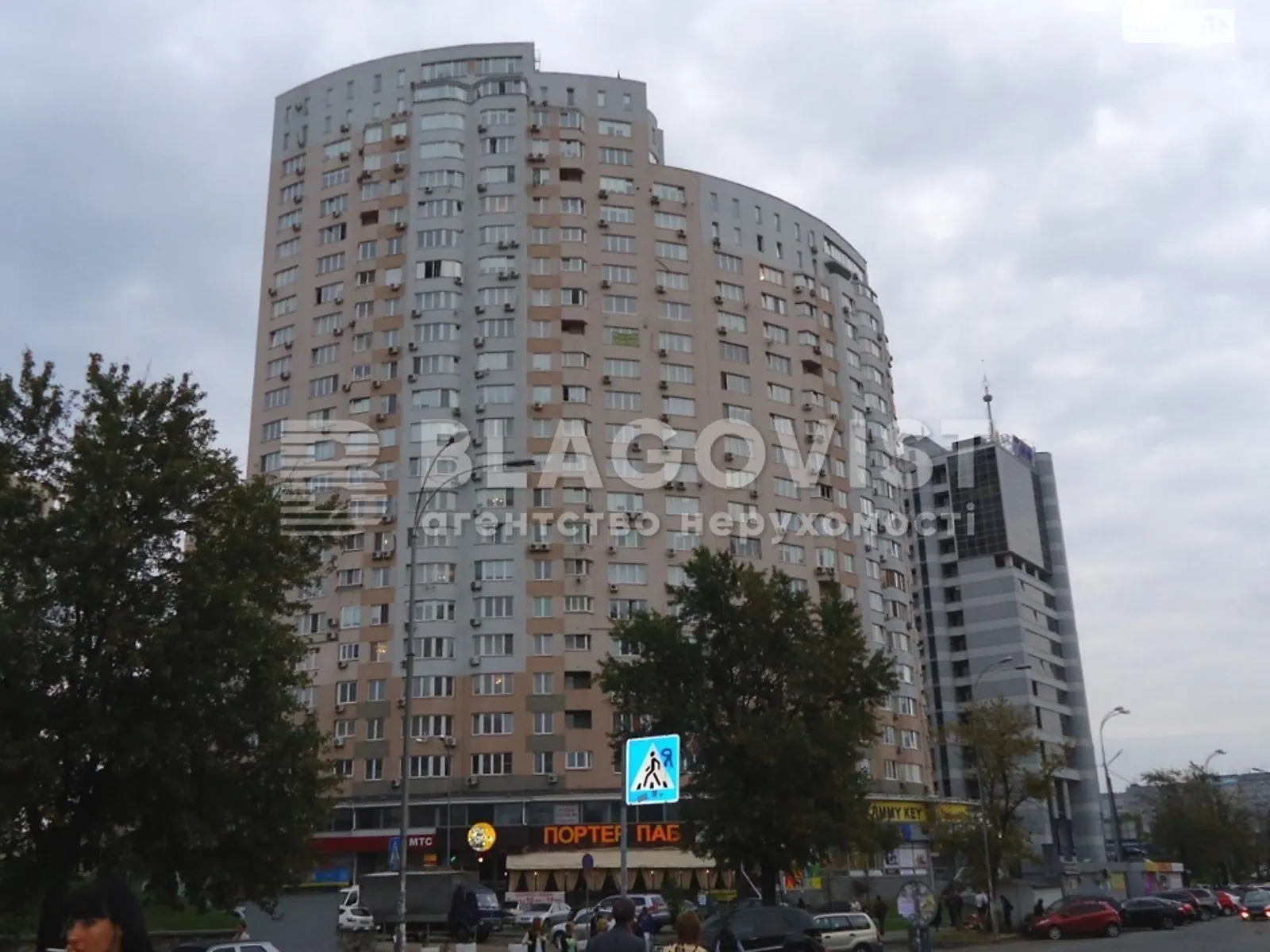 Сдается в аренду 3-комнатная квартира 107 кв. м в Киеве, цена: 800 $