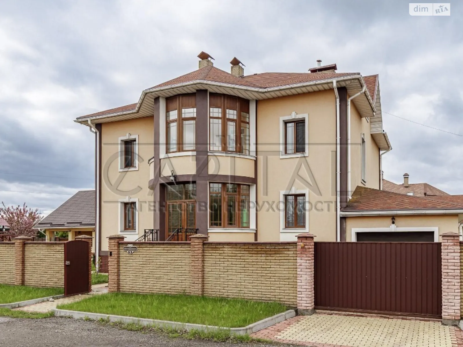 Сдается в аренду дом на 3 этажа 410 кв. м с камином, цена: 1999 $ - фото 1