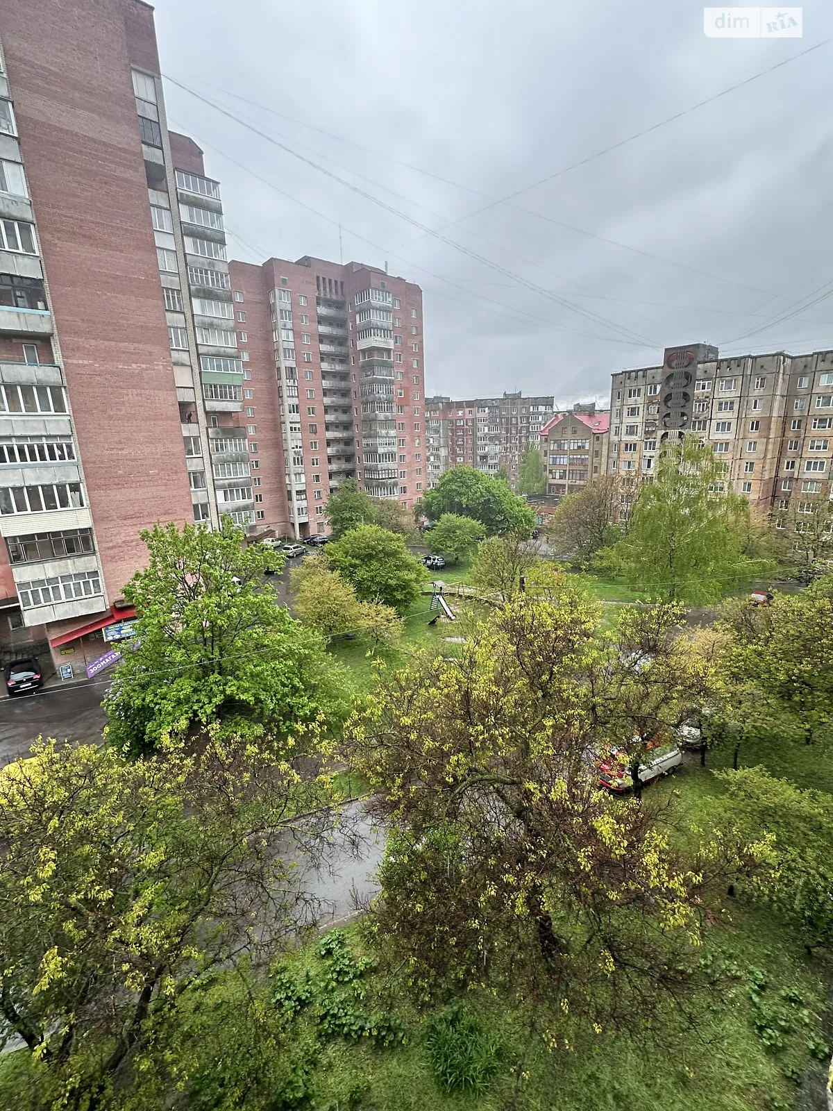Продается 1-комнатная квартира 35 кв. м в Ровно, вул. Шухевича Романа