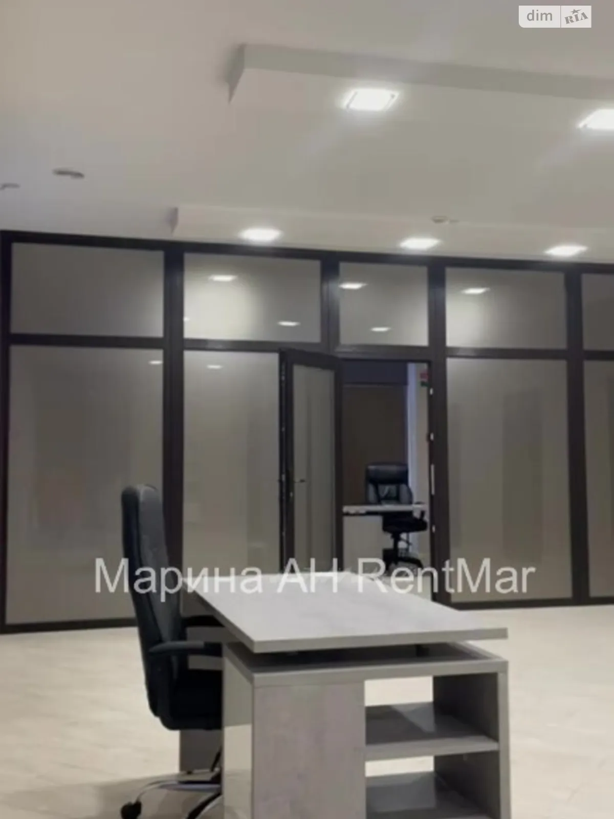 Продается офис 142.3 кв. м в бизнес-центре, цена: 370000 $