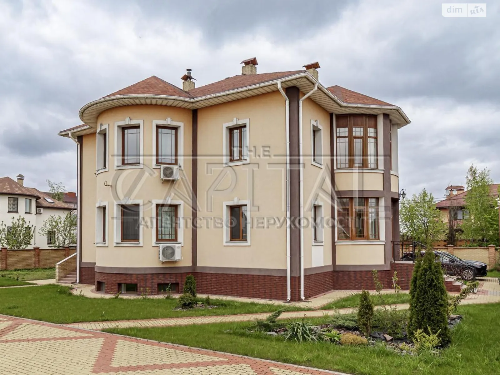 Сдается в аренду дом на 2 этажа 410 кв. м с балконом, цена: 1800 $ - фото 1